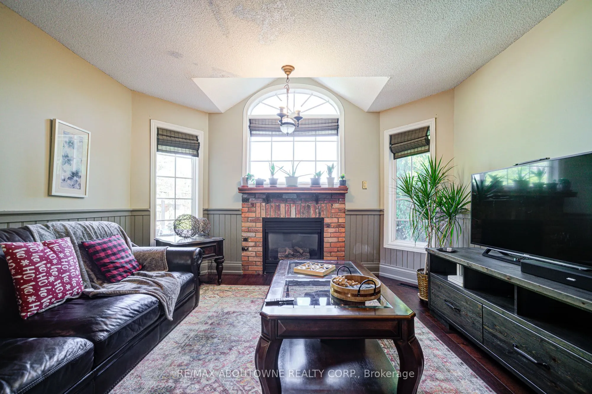 2193 Meadowland Drive