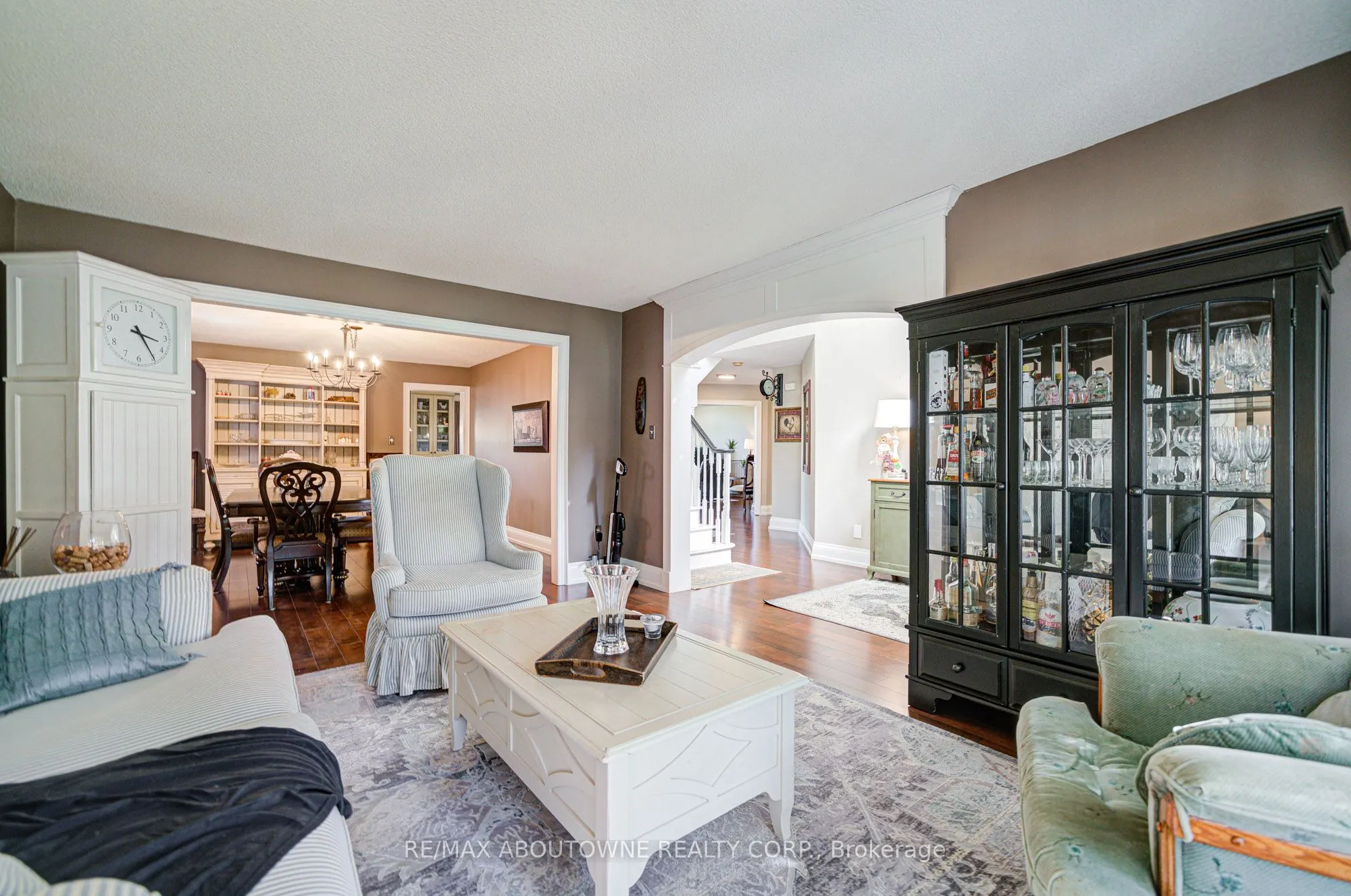 2193 Meadowland Drive