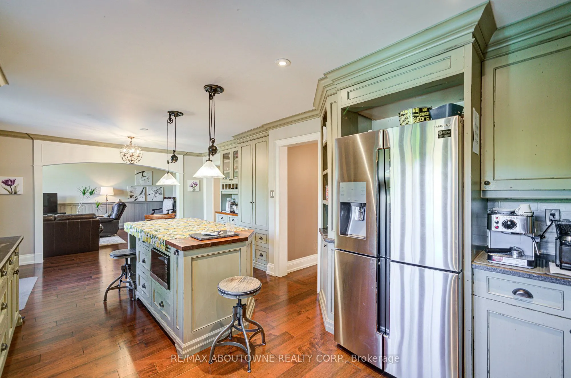 2193 Meadowland Drive