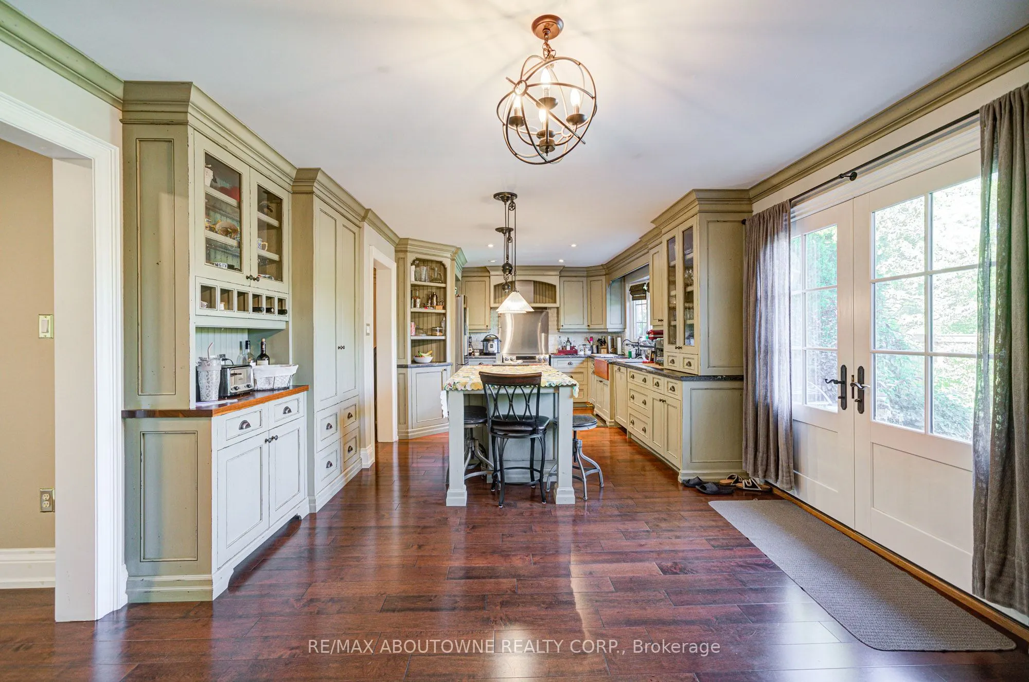 2193 Meadowland Drive