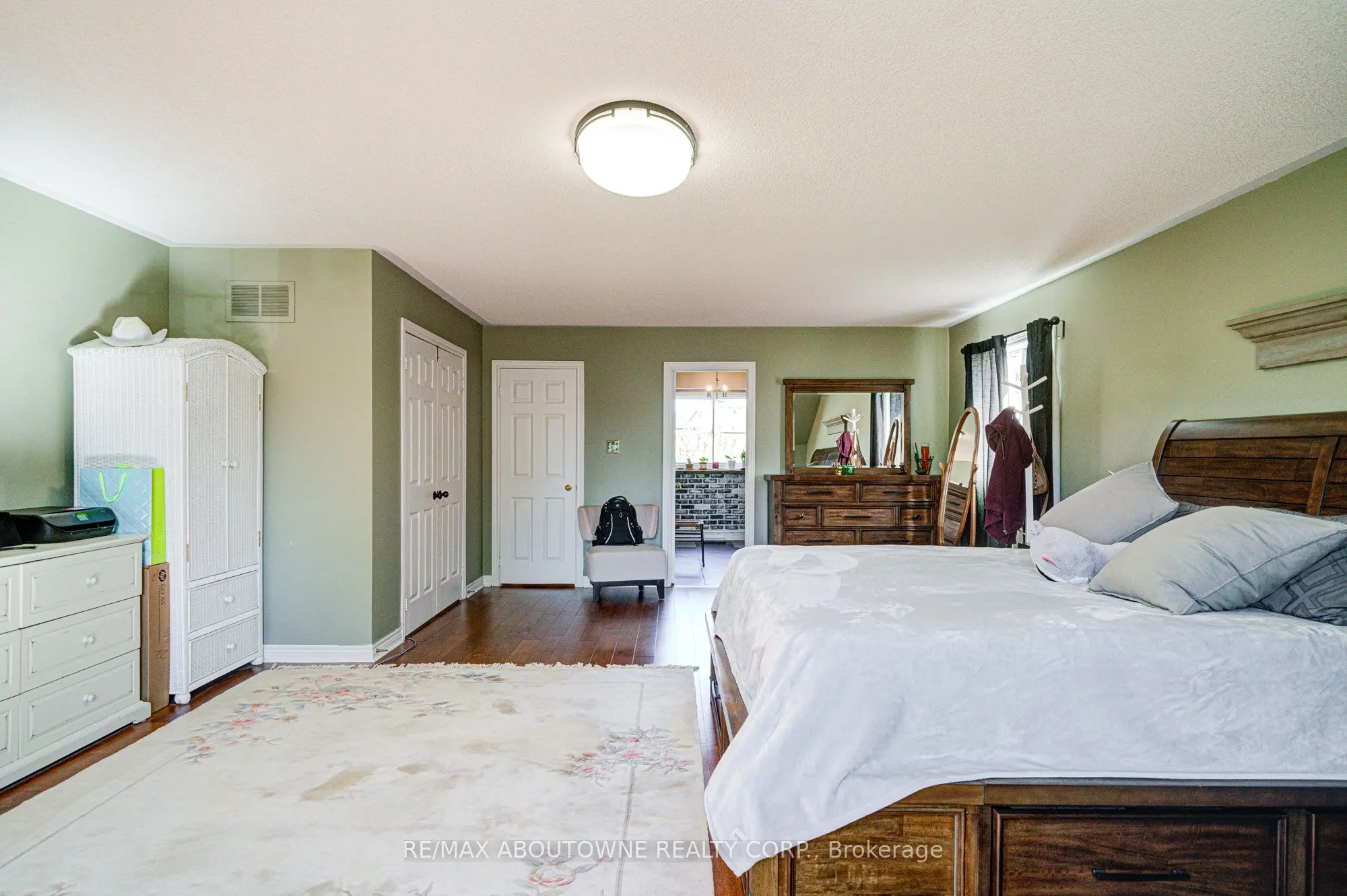 2193 Meadowland Drive