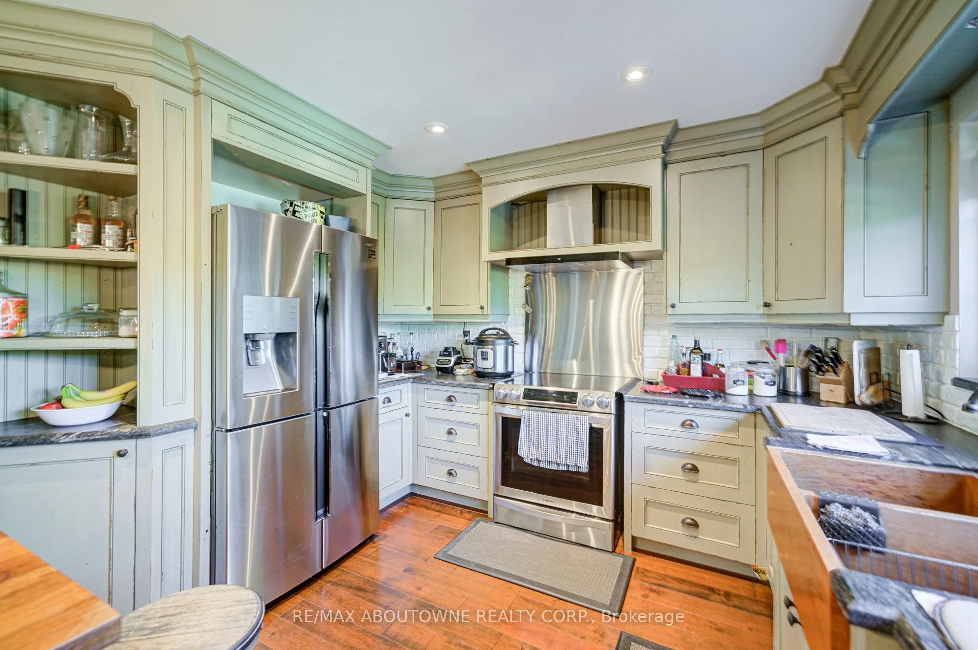 2193 Meadowland Drive