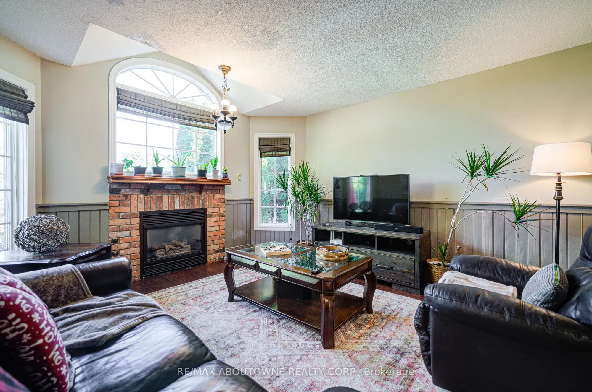 2193 Meadowland Drive