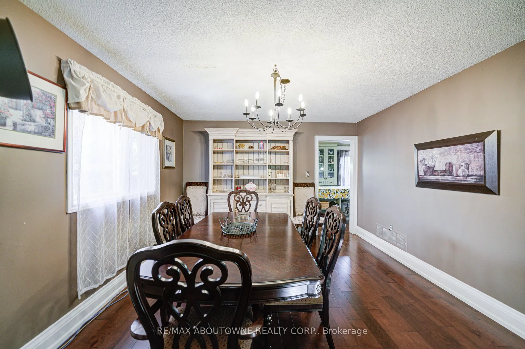 2193 Meadowland Drive