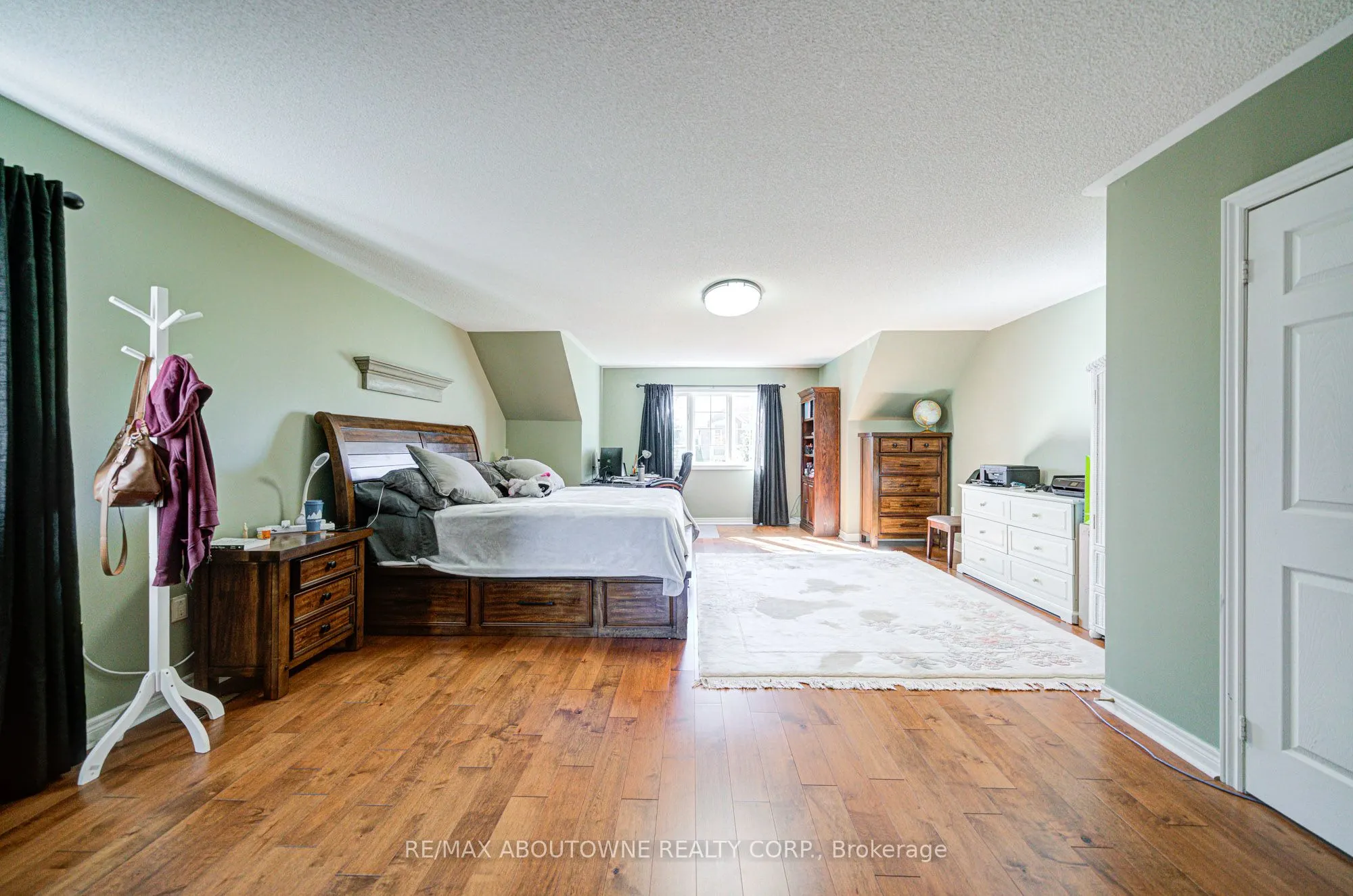 2193 Meadowland Drive