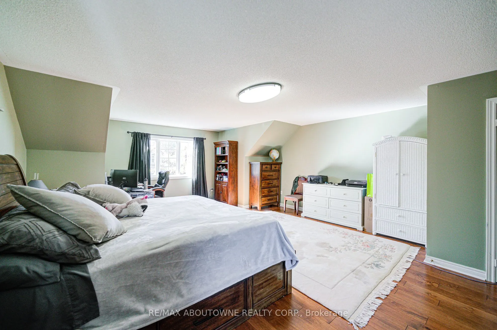 2193 Meadowland Drive