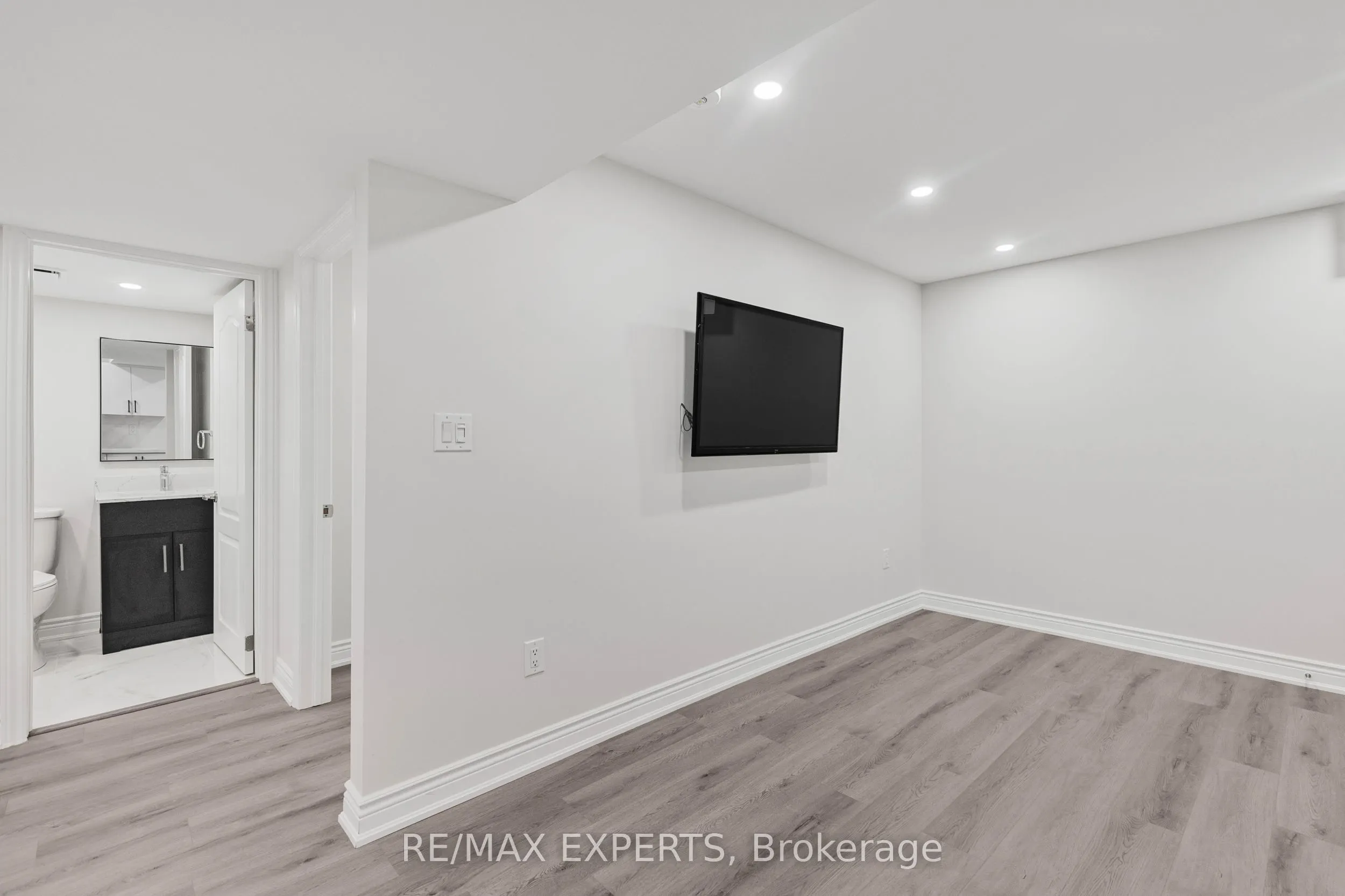 1358 Lobelia Crescent