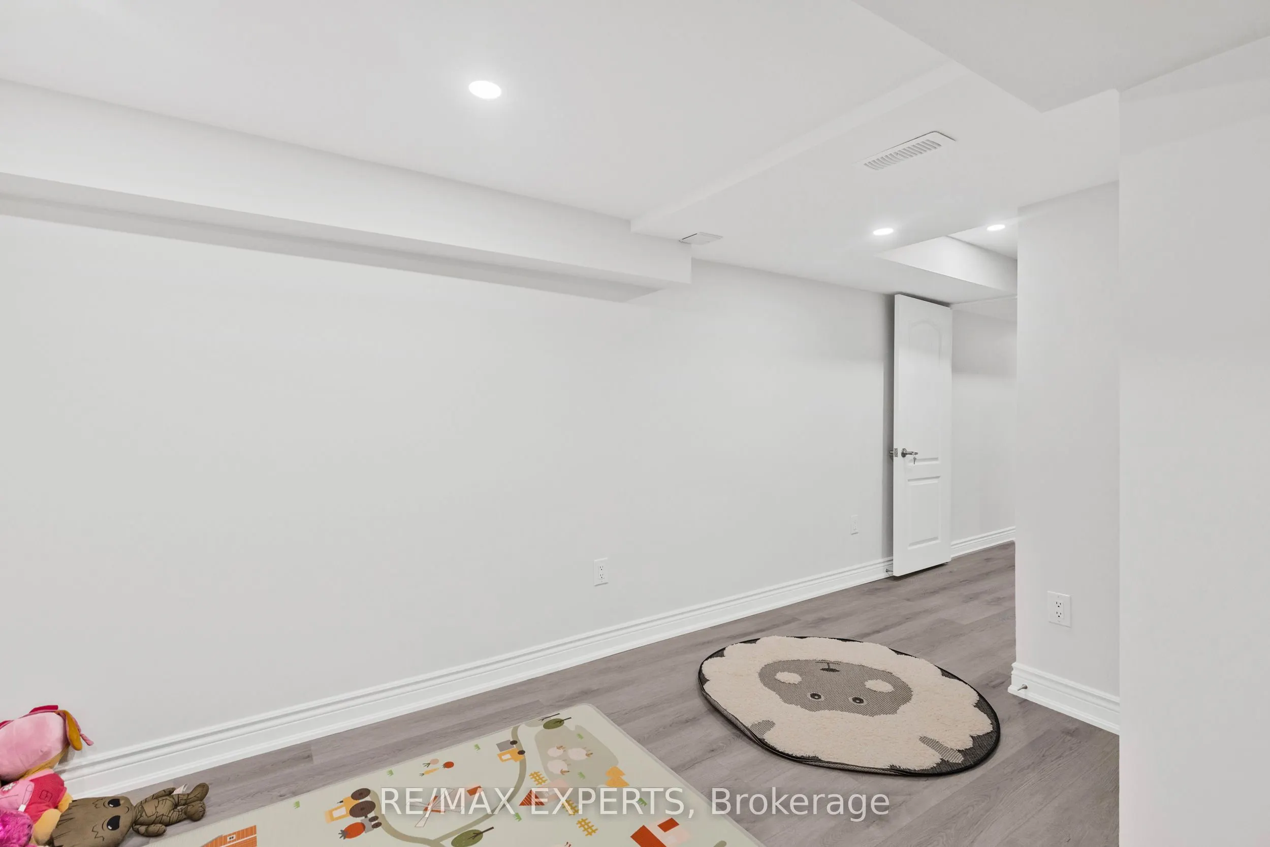 1358 Lobelia Crescent