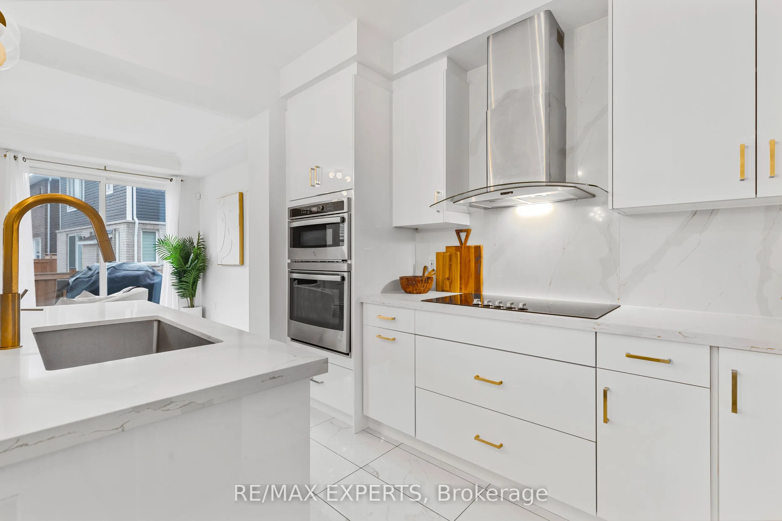 1358 Lobelia Crescent