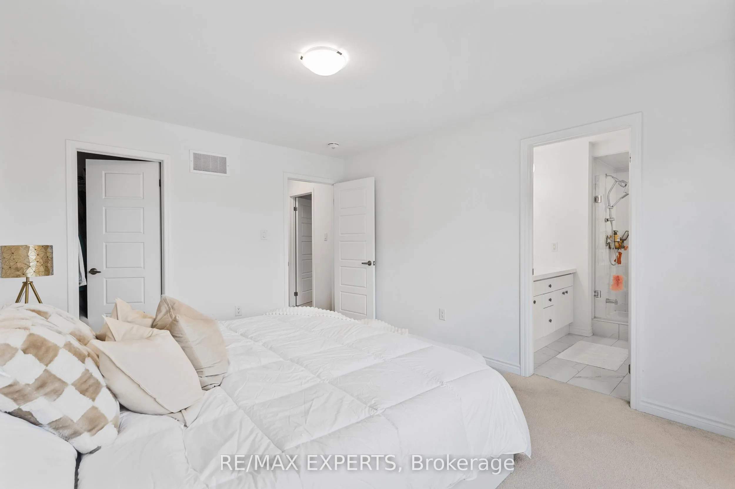 1358 Lobelia Crescent