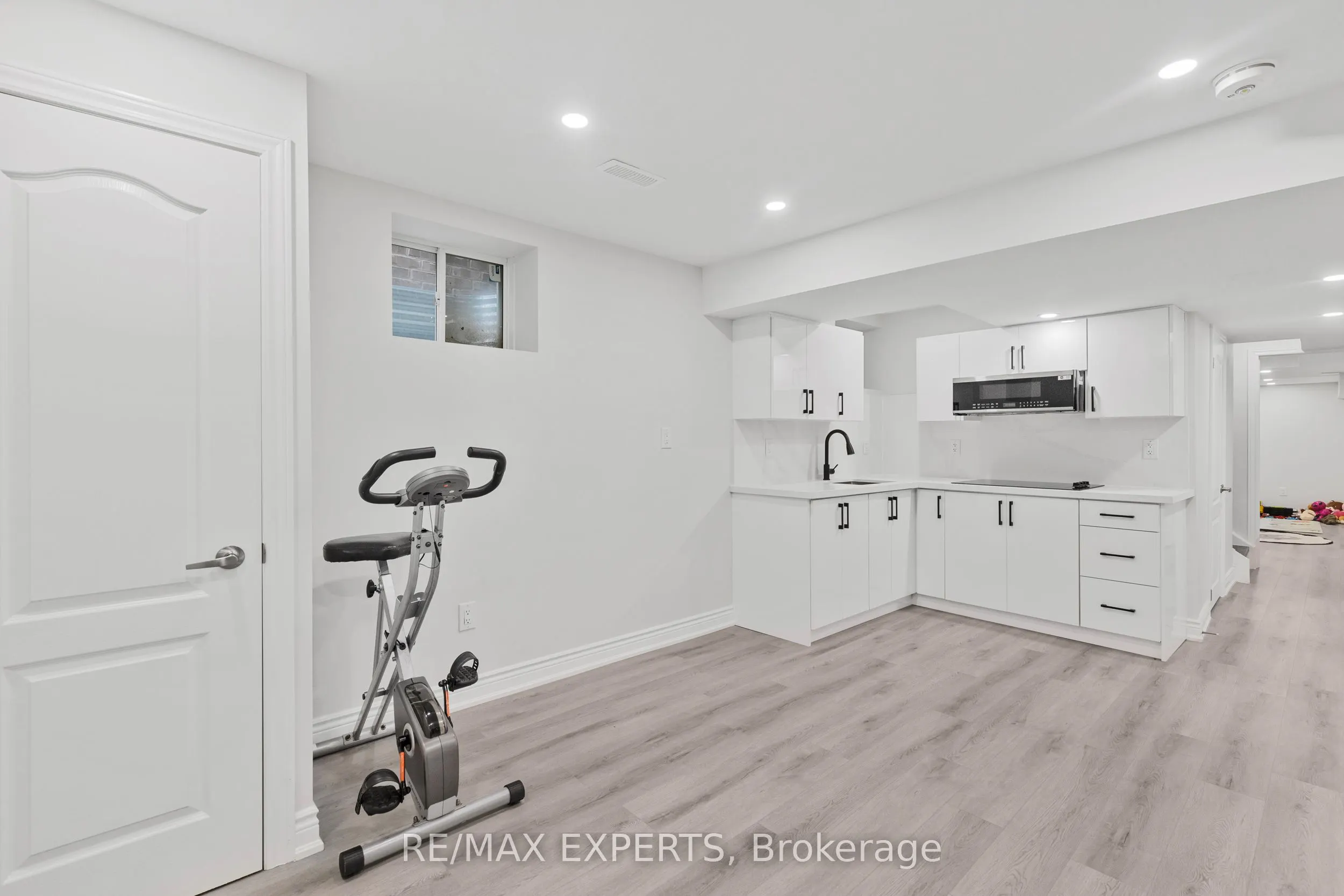 1358 Lobelia Crescent