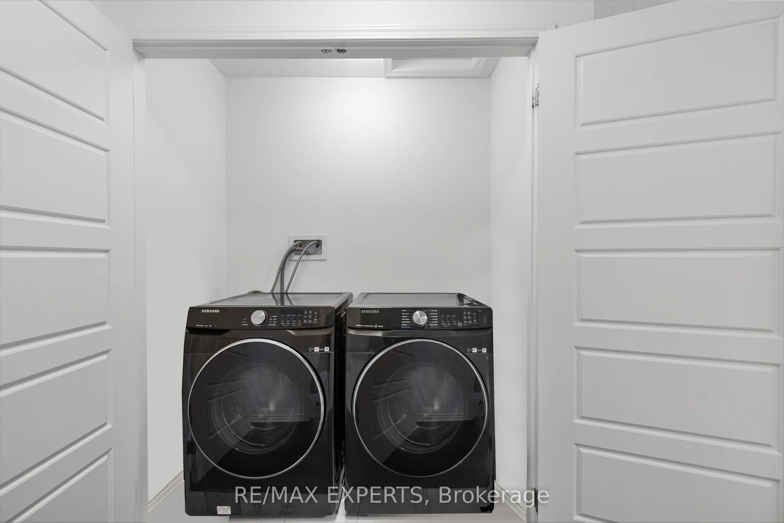 1358 Lobelia Crescent