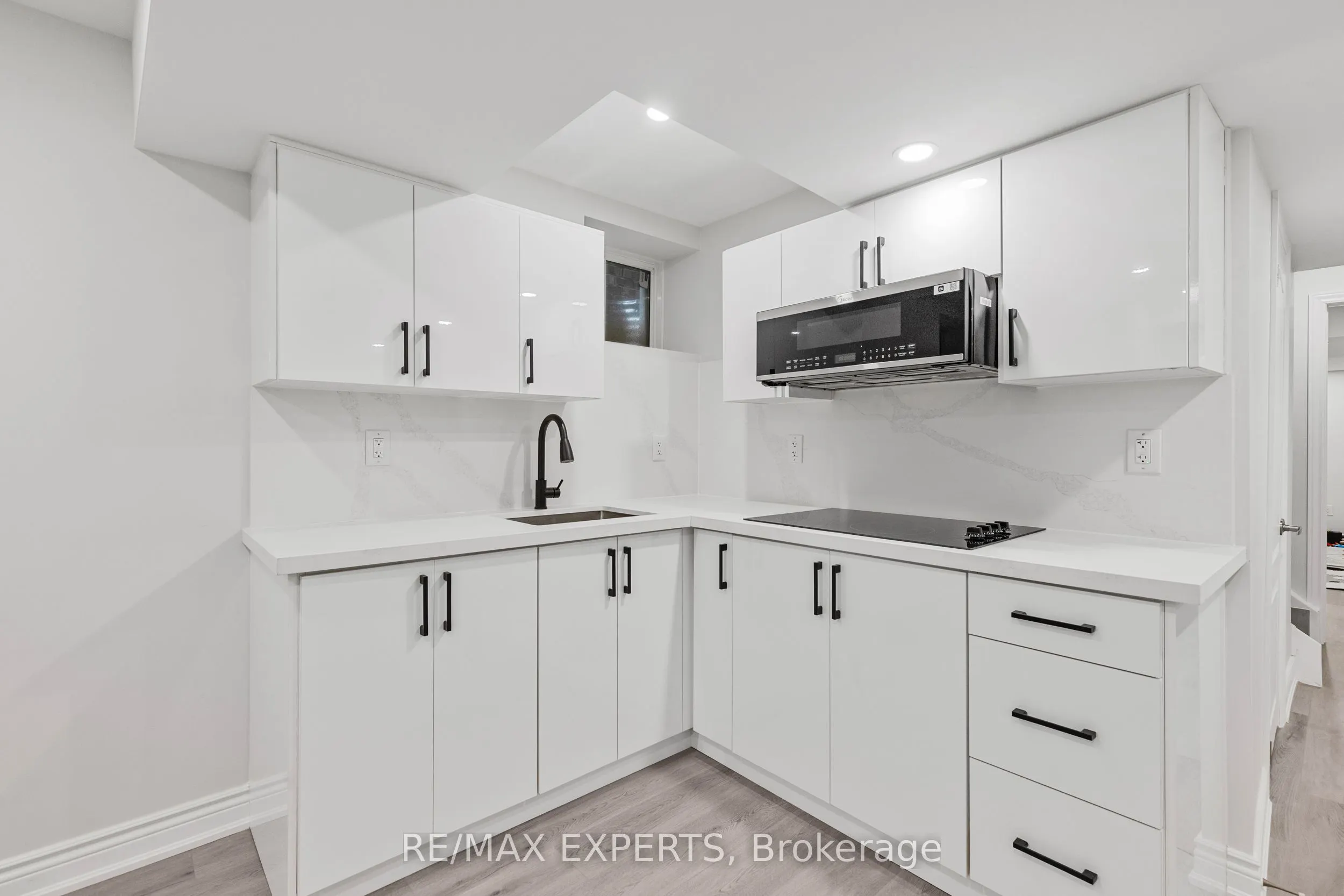 1358 Lobelia Crescent