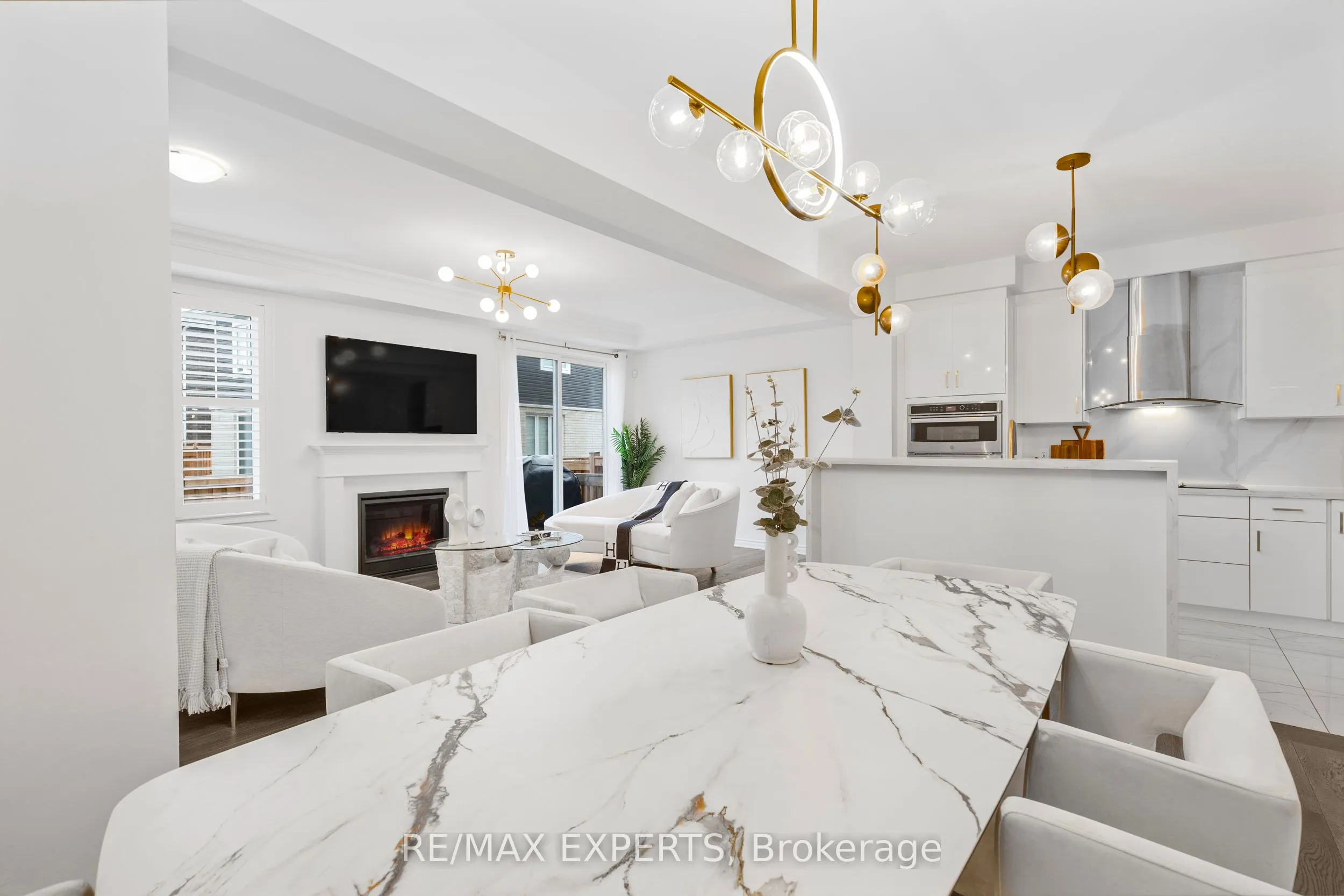 1358 Lobelia Crescent