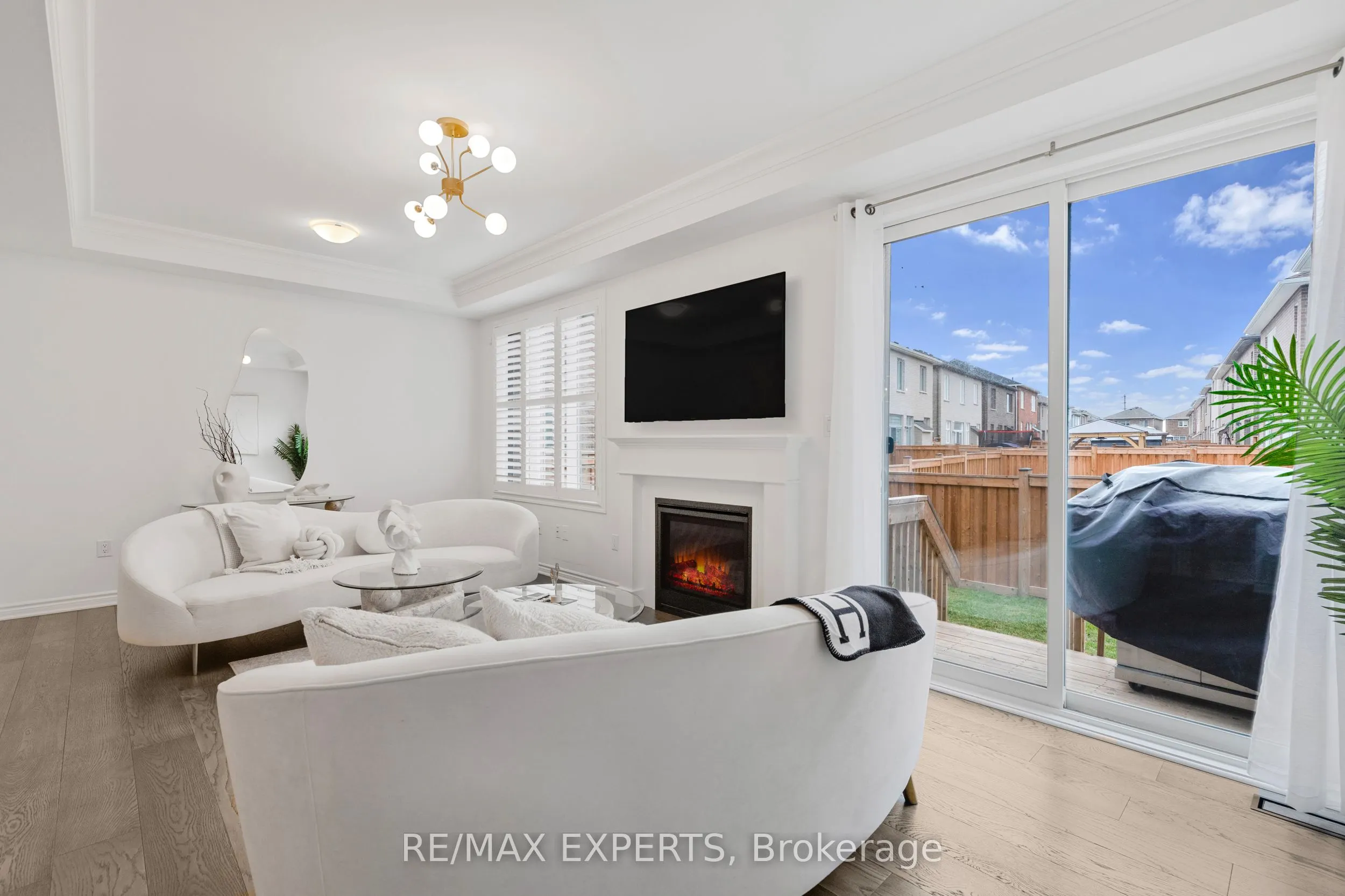 1358 Lobelia Crescent