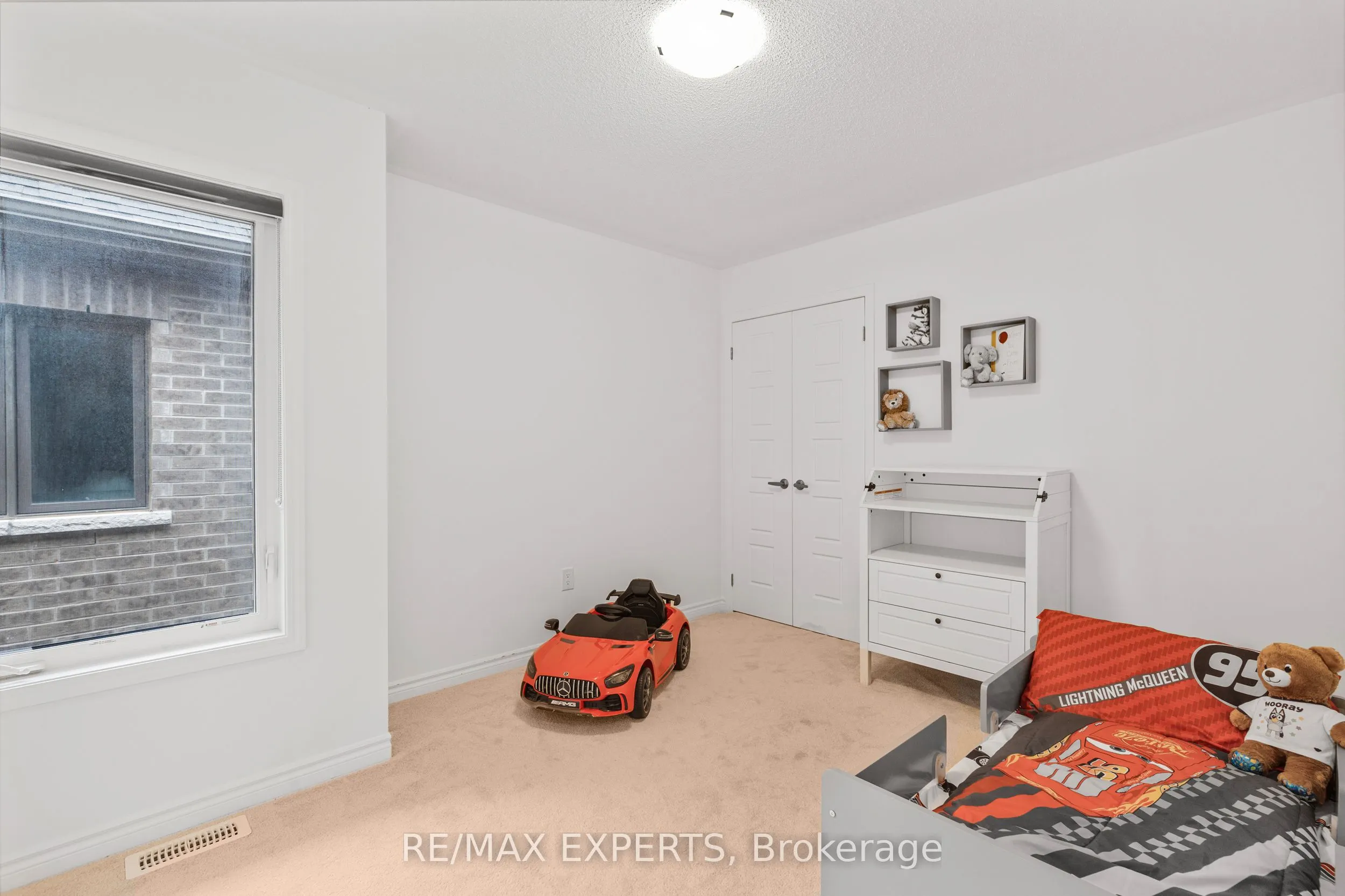 1358 Lobelia Crescent