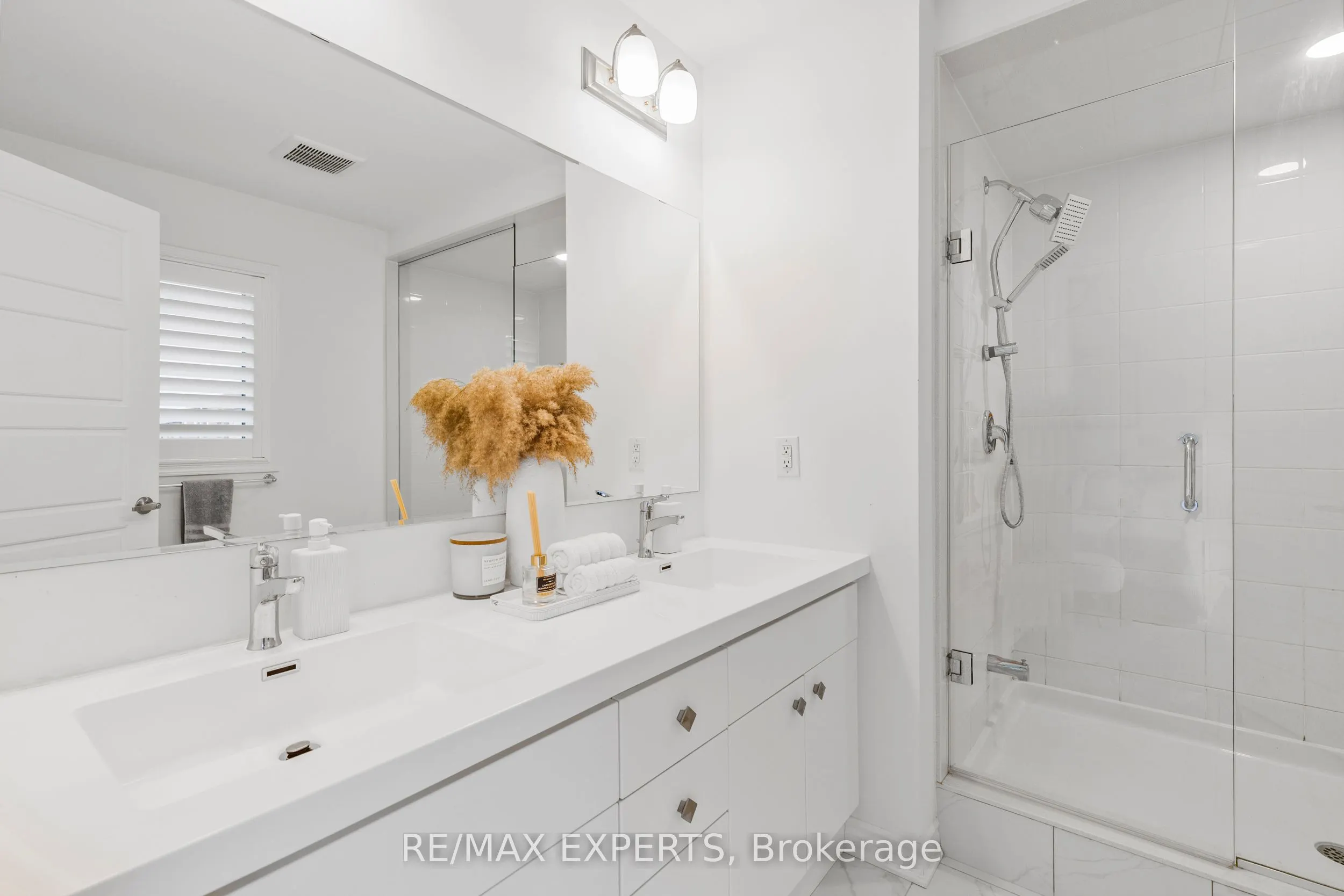 1358 Lobelia Crescent