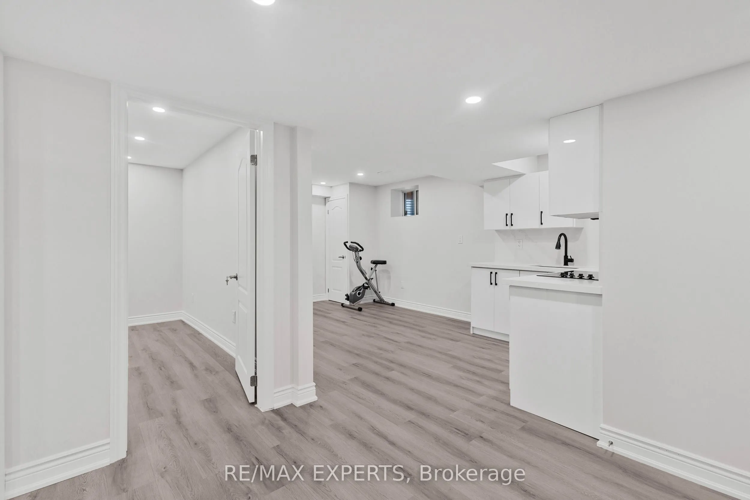 1358 Lobelia Crescent