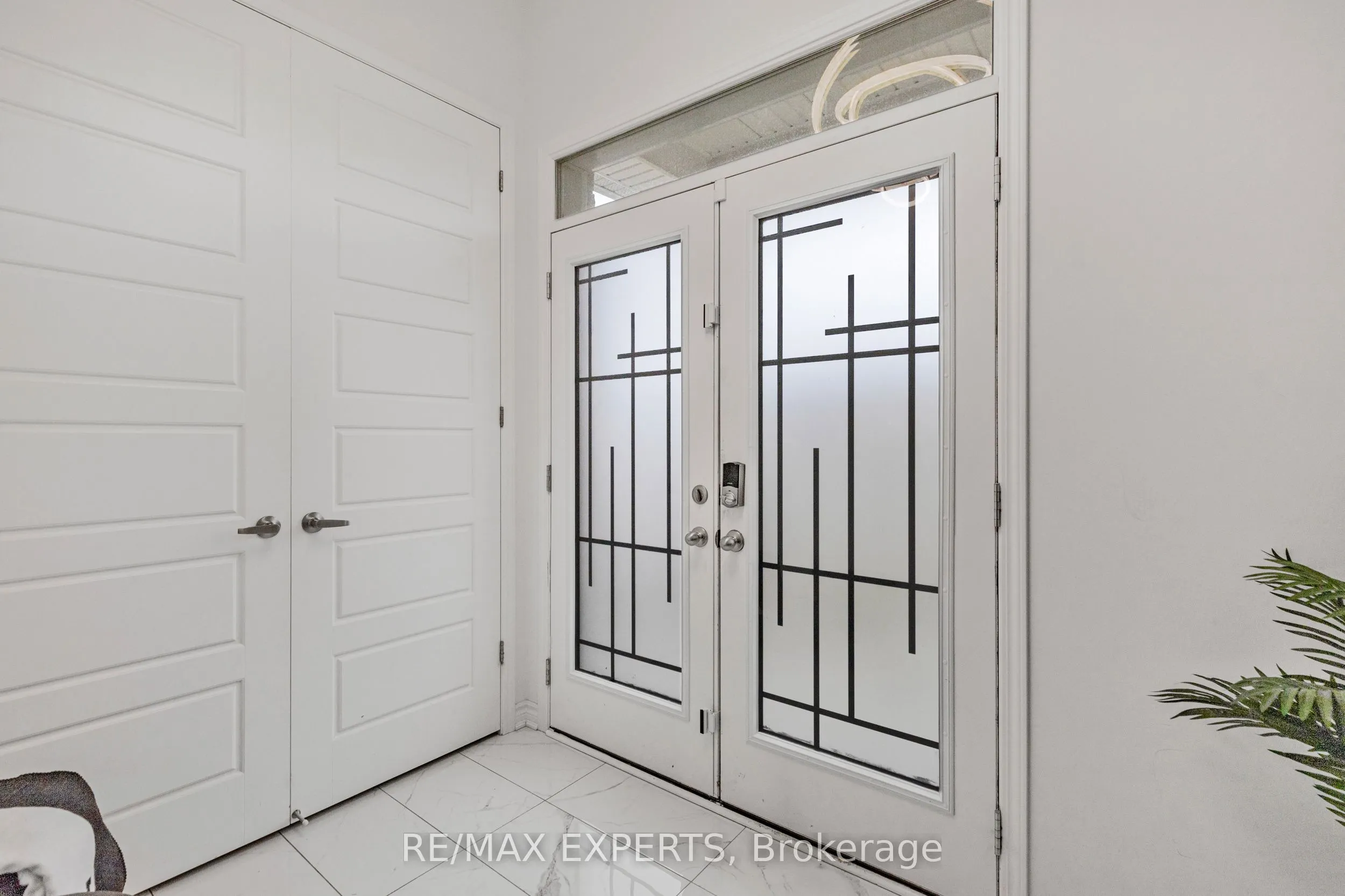 1358 Lobelia Crescent