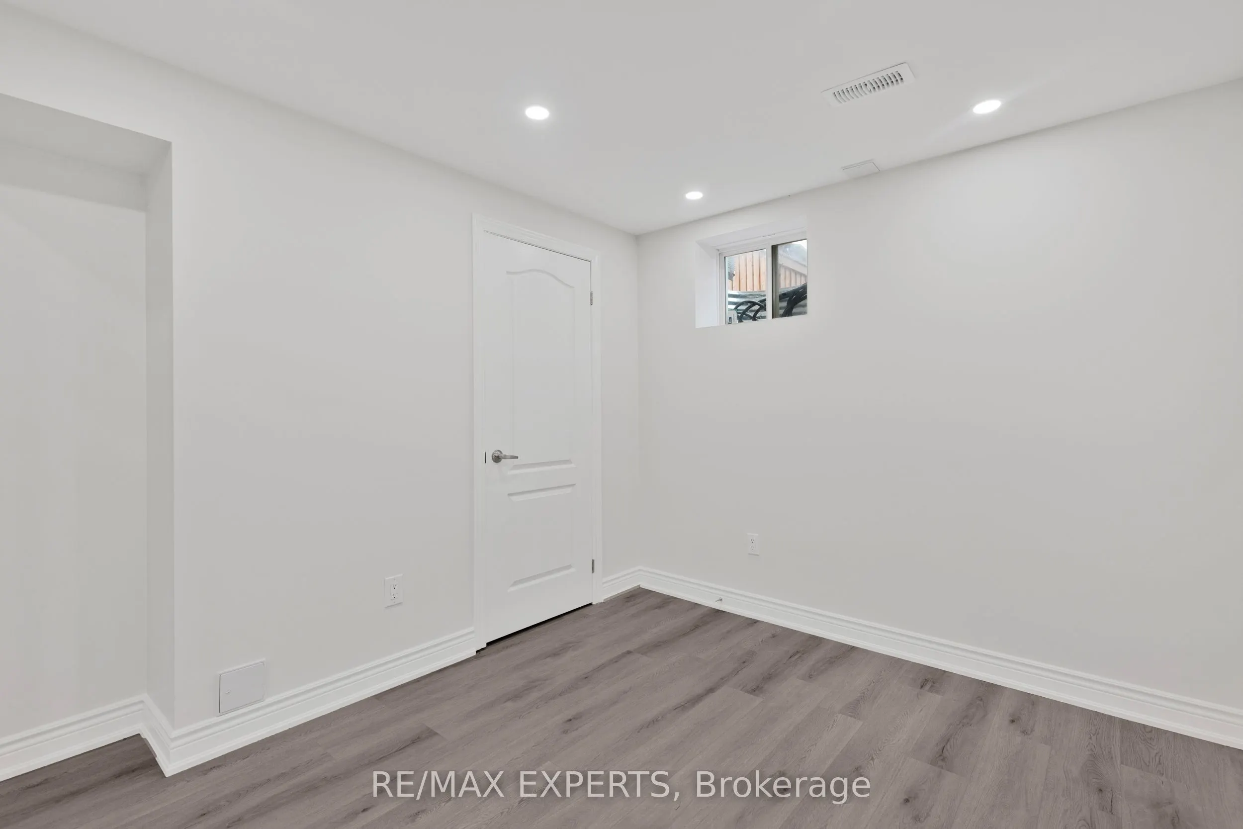 1358 Lobelia Crescent