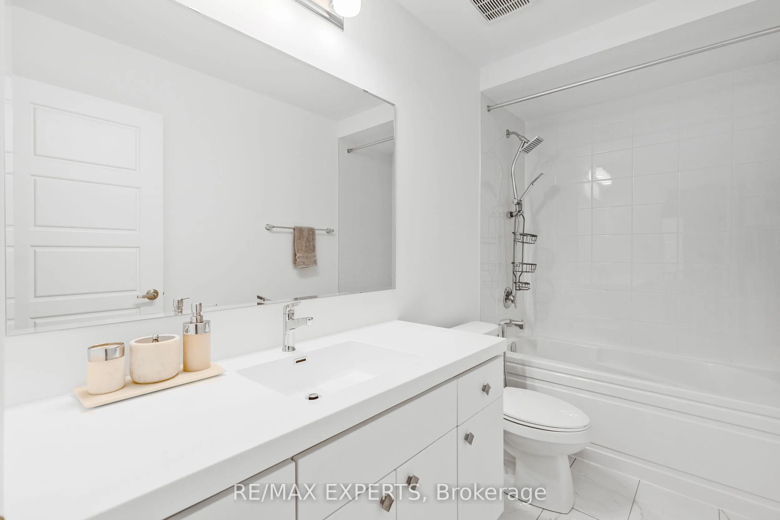 1358 Lobelia Crescent