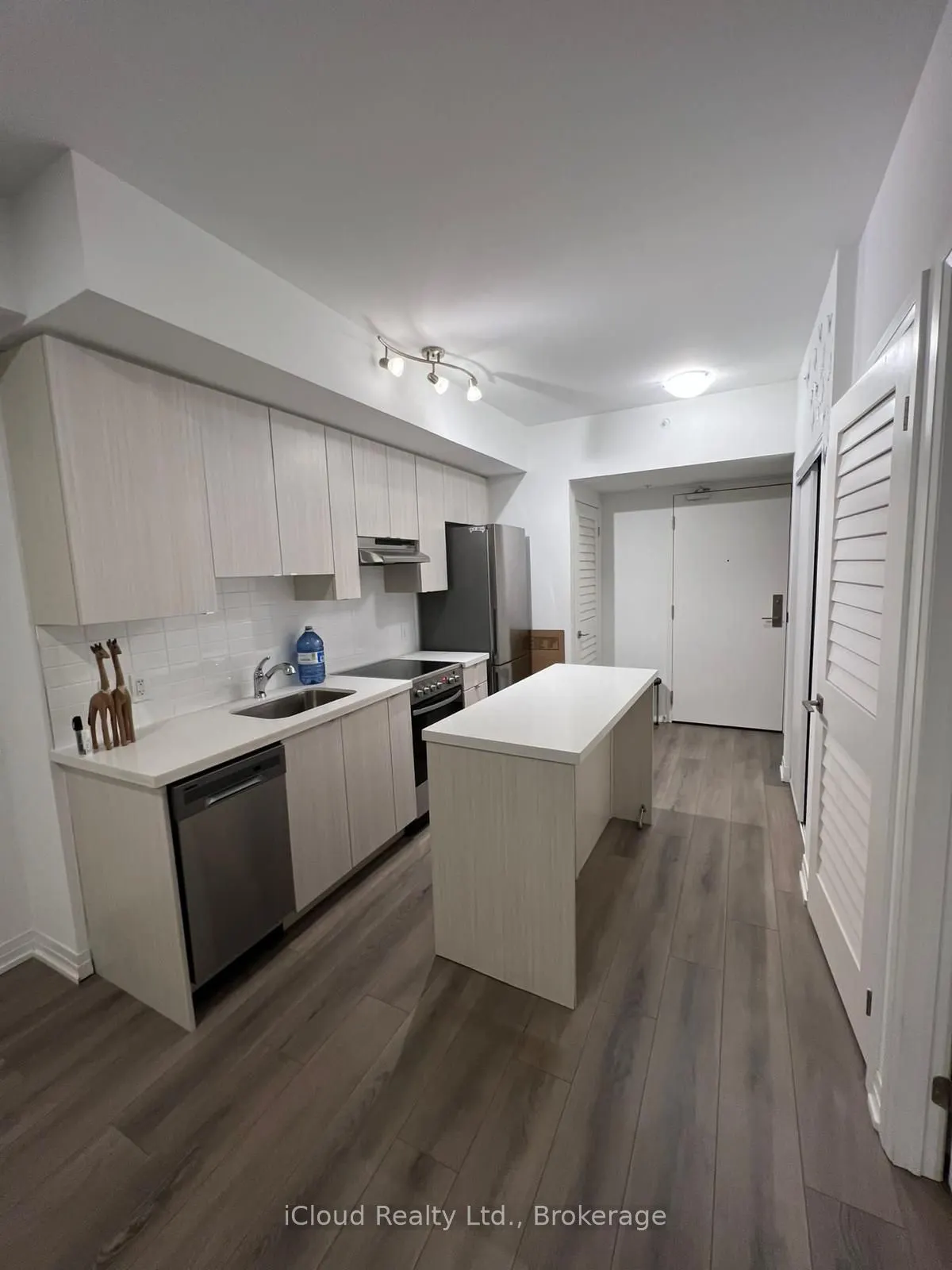 408 Brown's Line E, #207