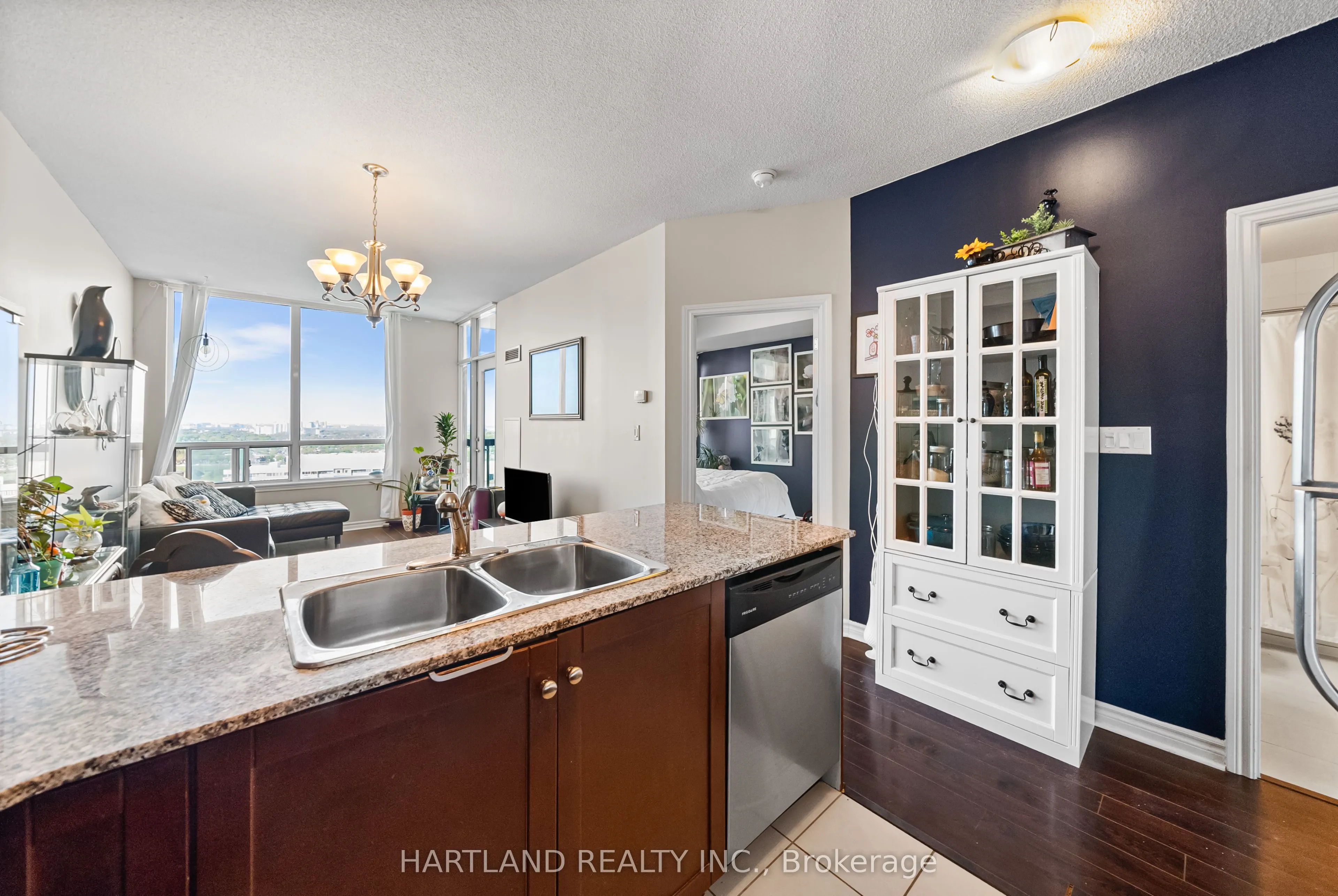 3504 Hurontario Street, #2701