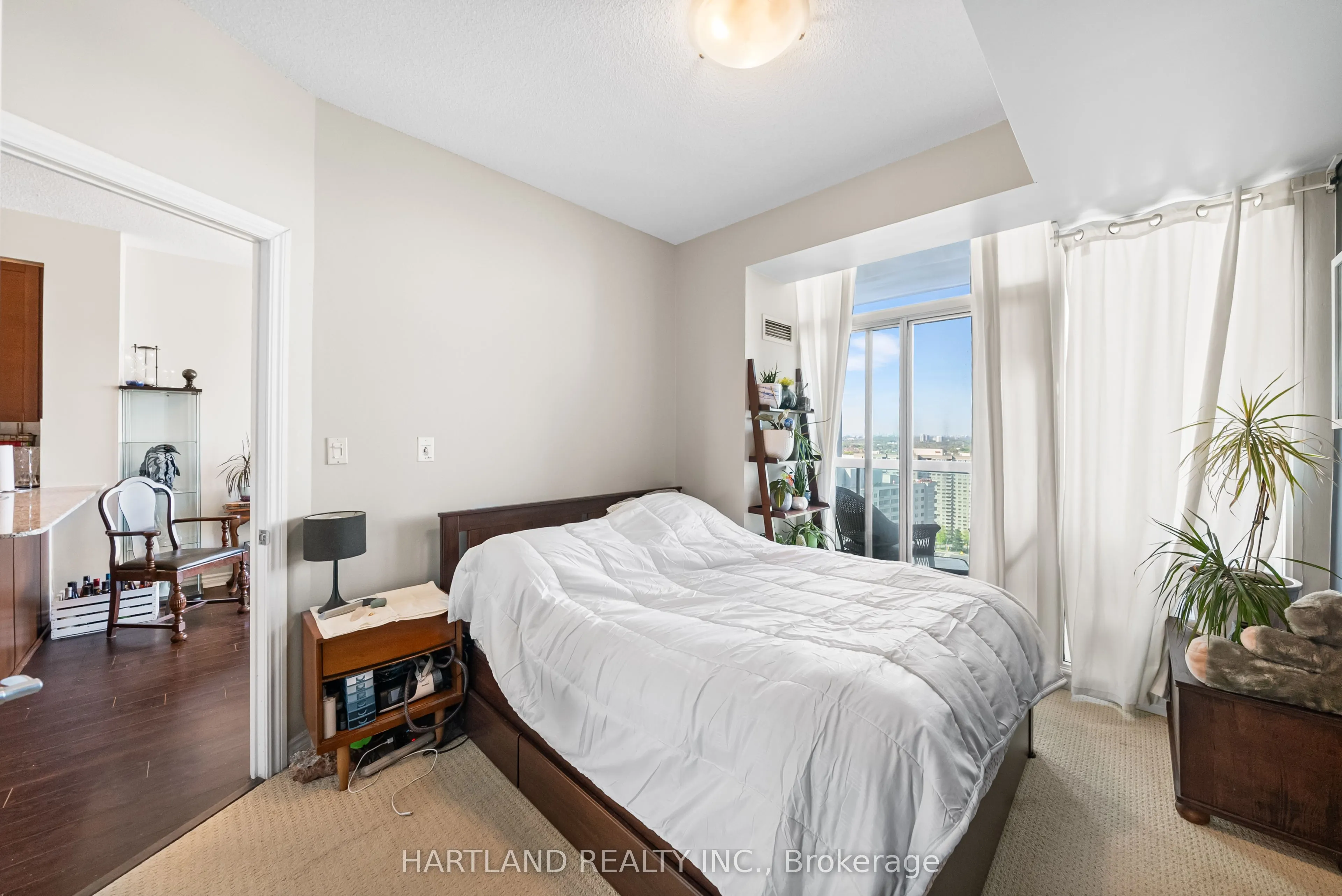 3504 Hurontario Street, #2701