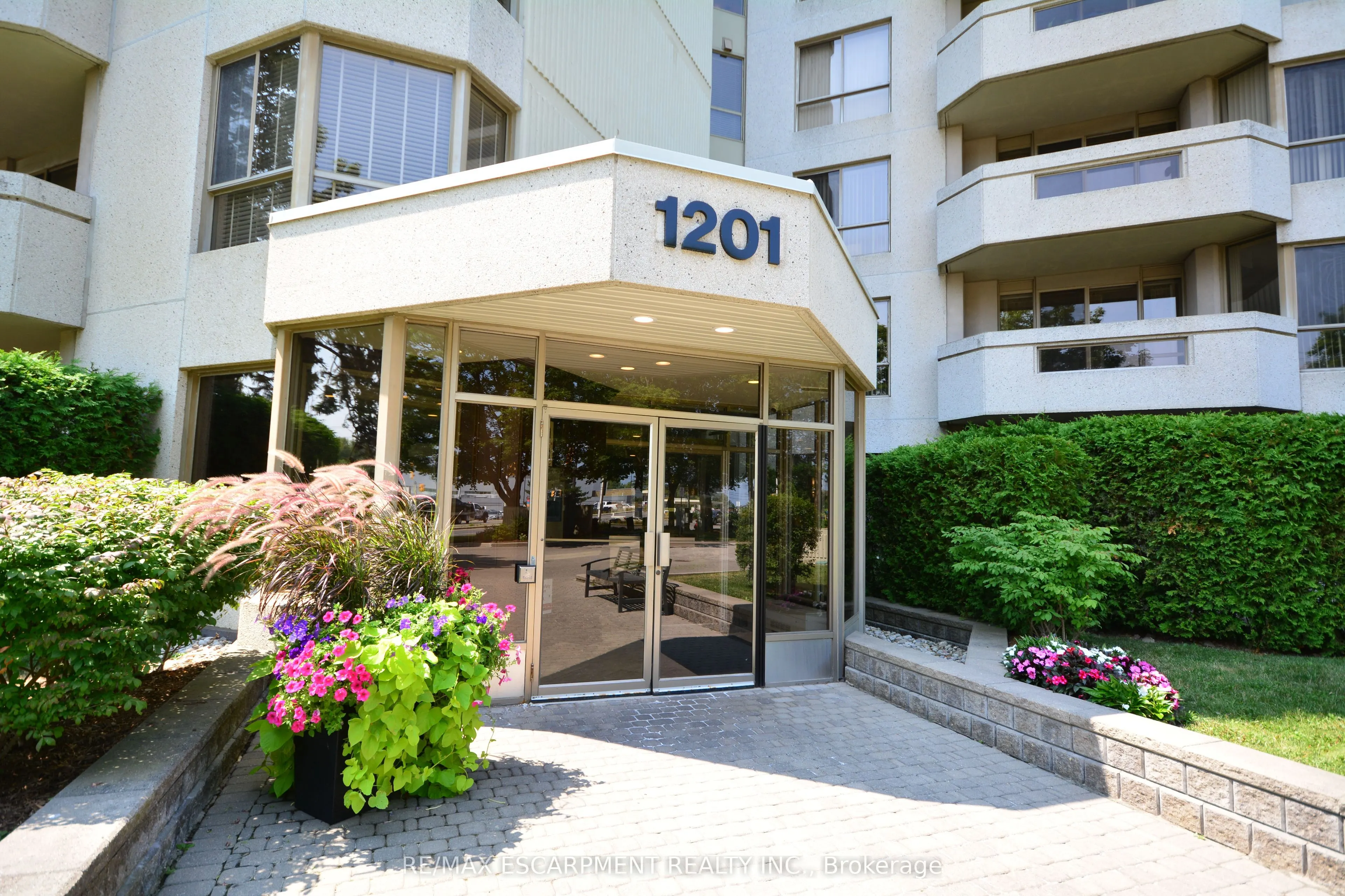 1201 North Shore Boulevard E, #302