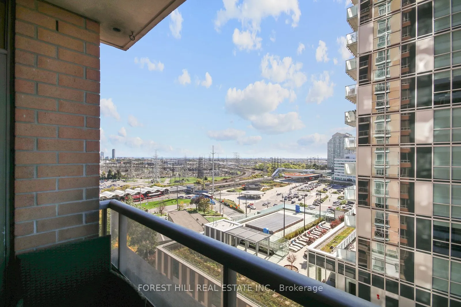 5233 Dundas Street W, #1029