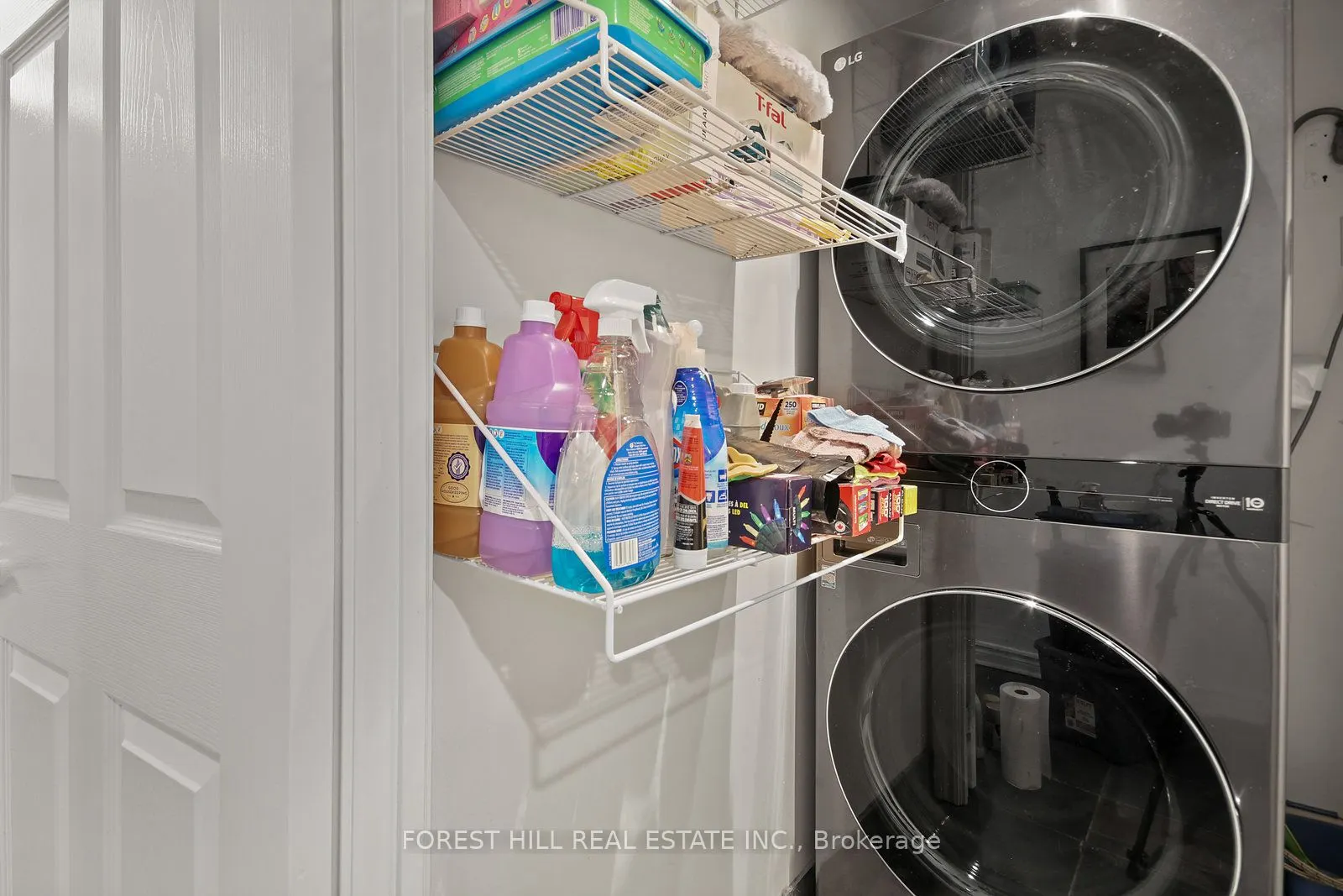 5233 Dundas Street W, #1029