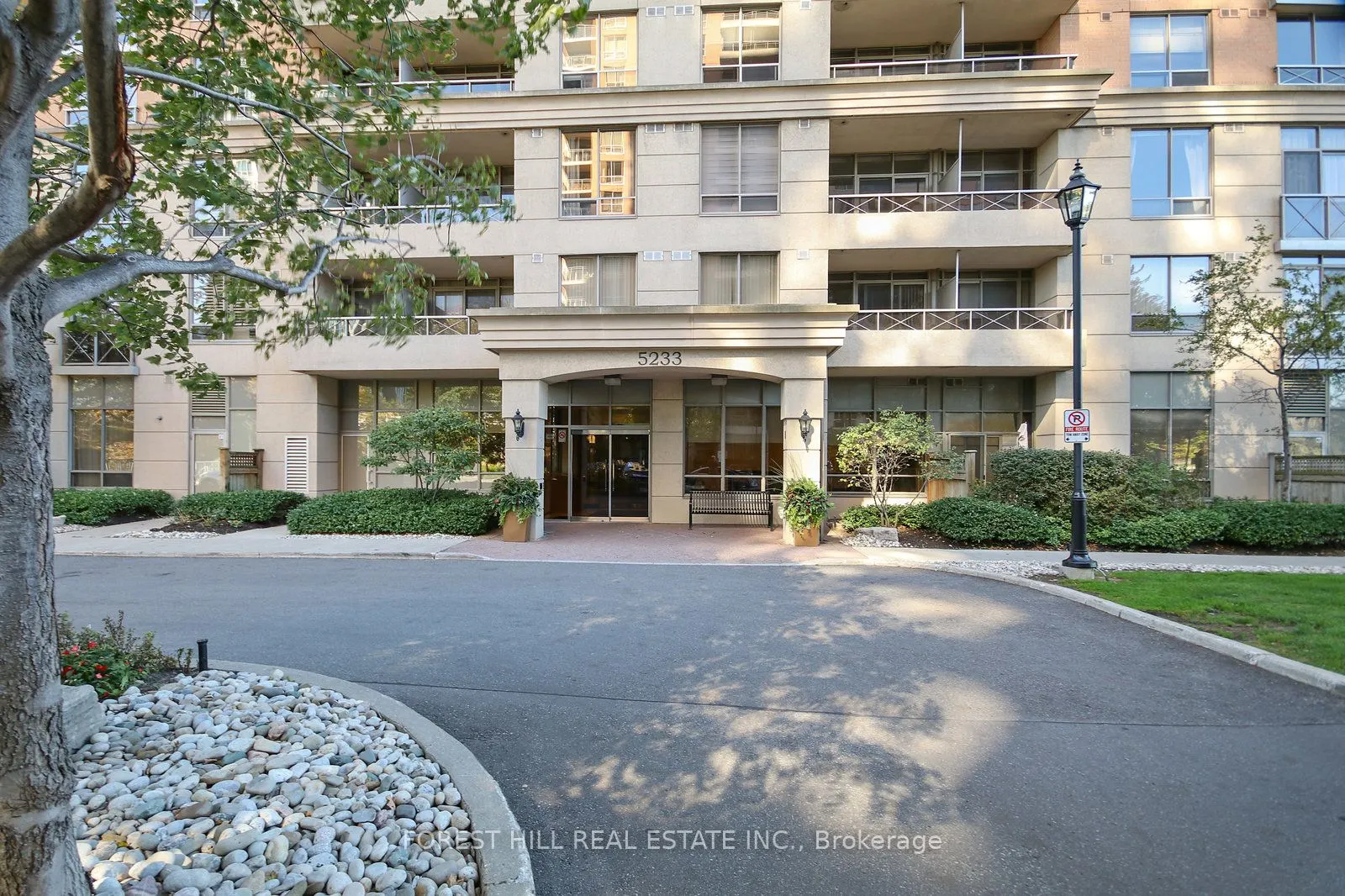 5233 Dundas Street W, #1029