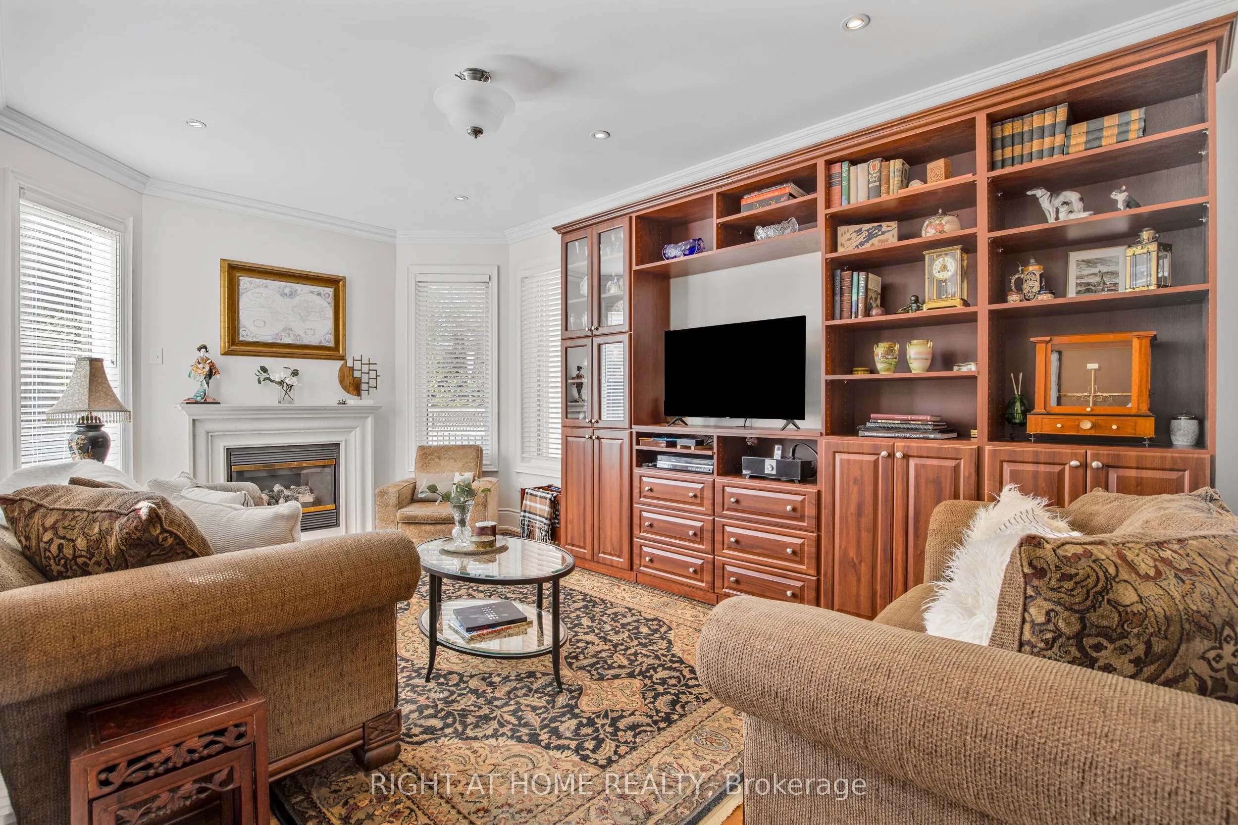 3351 Hayhurst Crescent