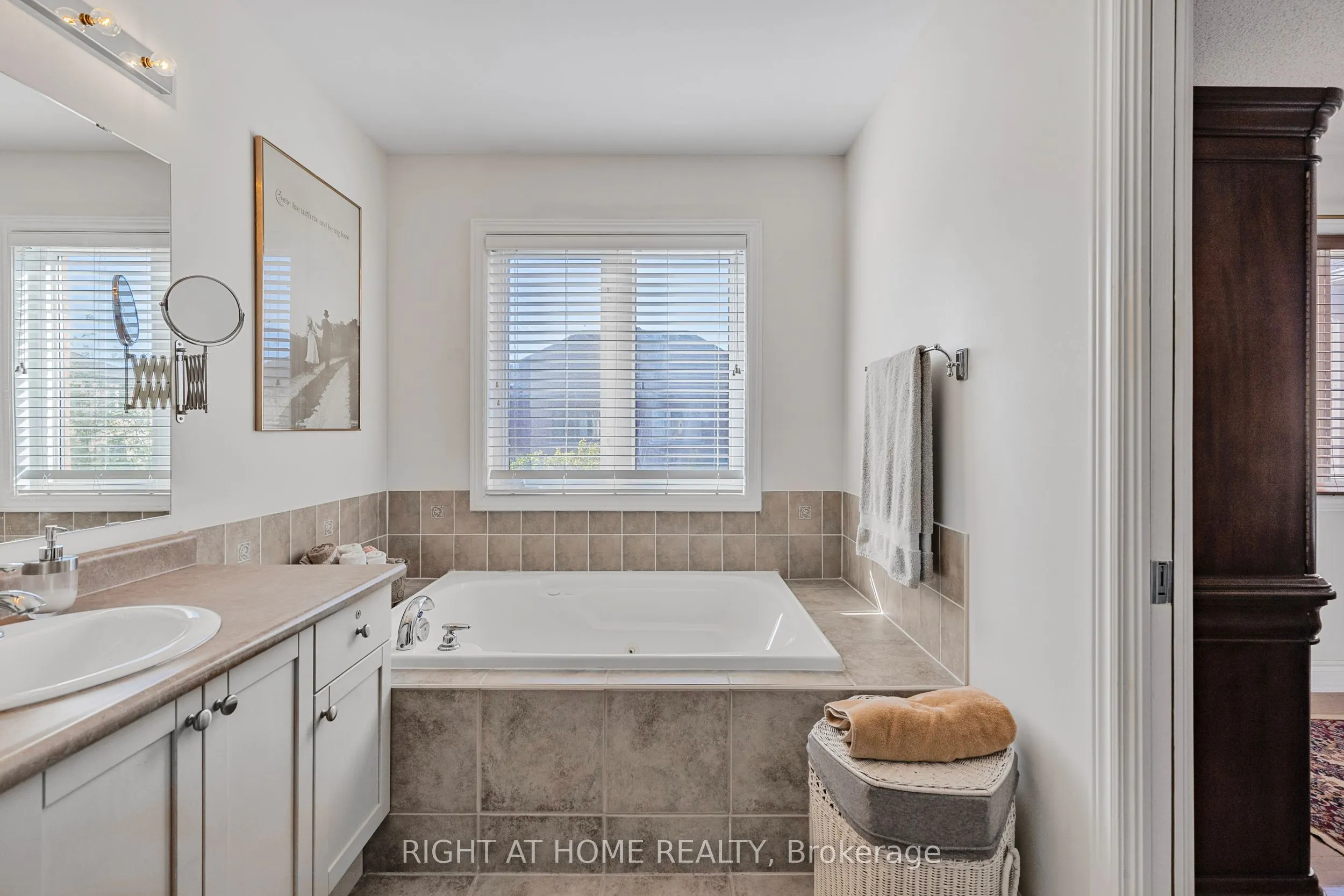 3351 Hayhurst Crescent