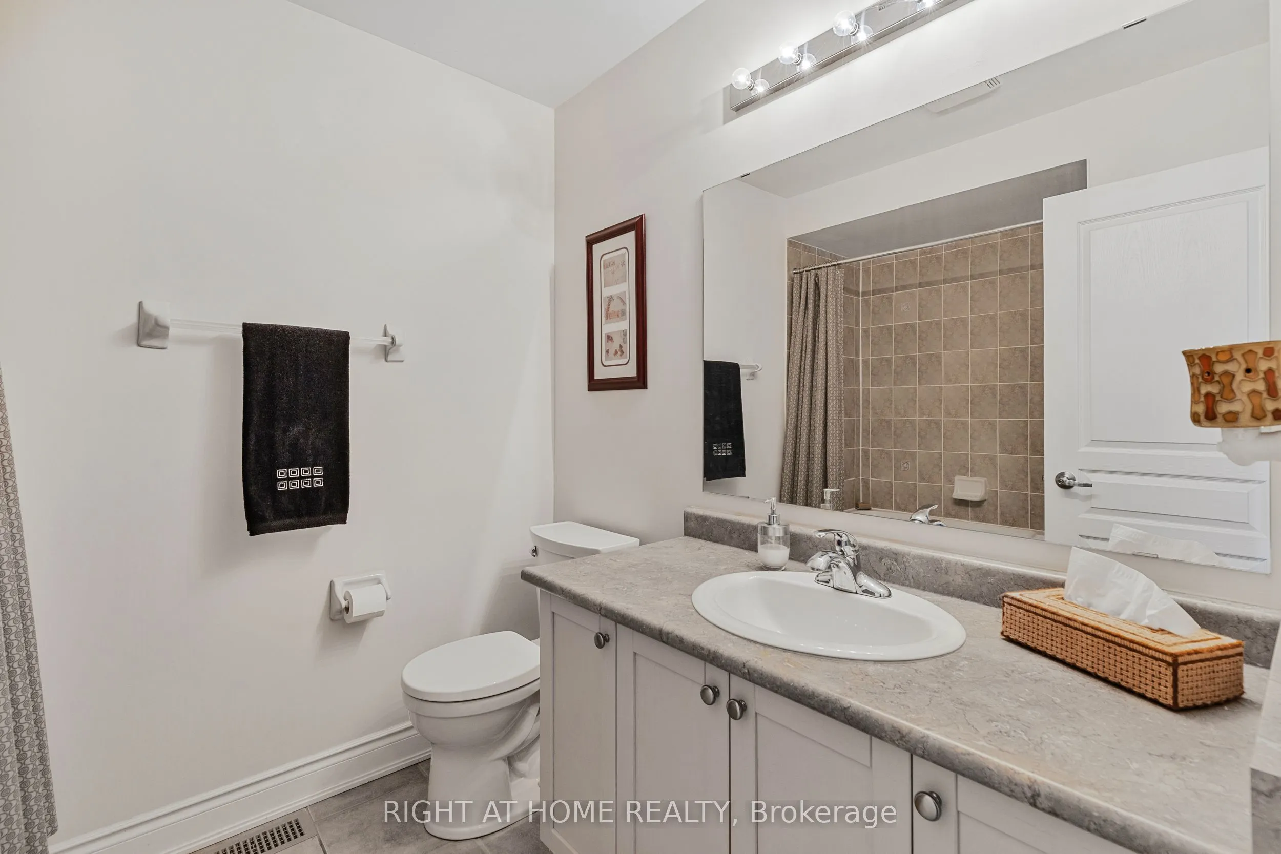 3351 Hayhurst Crescent