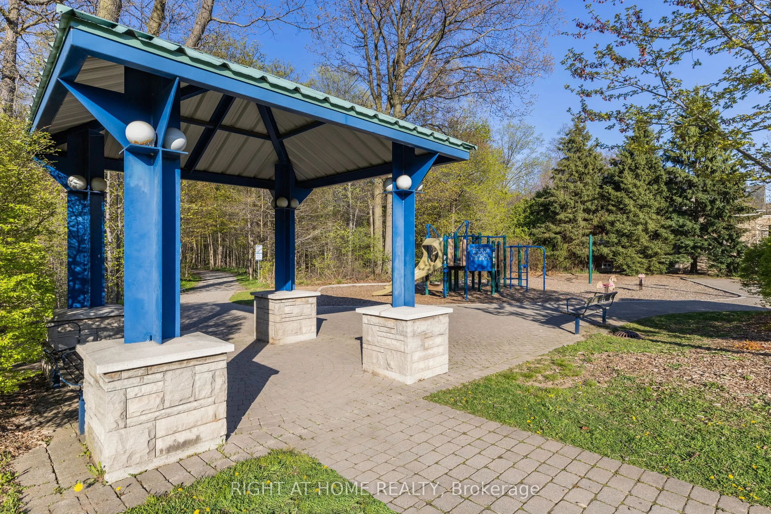 3351 Hayhurst Crescent