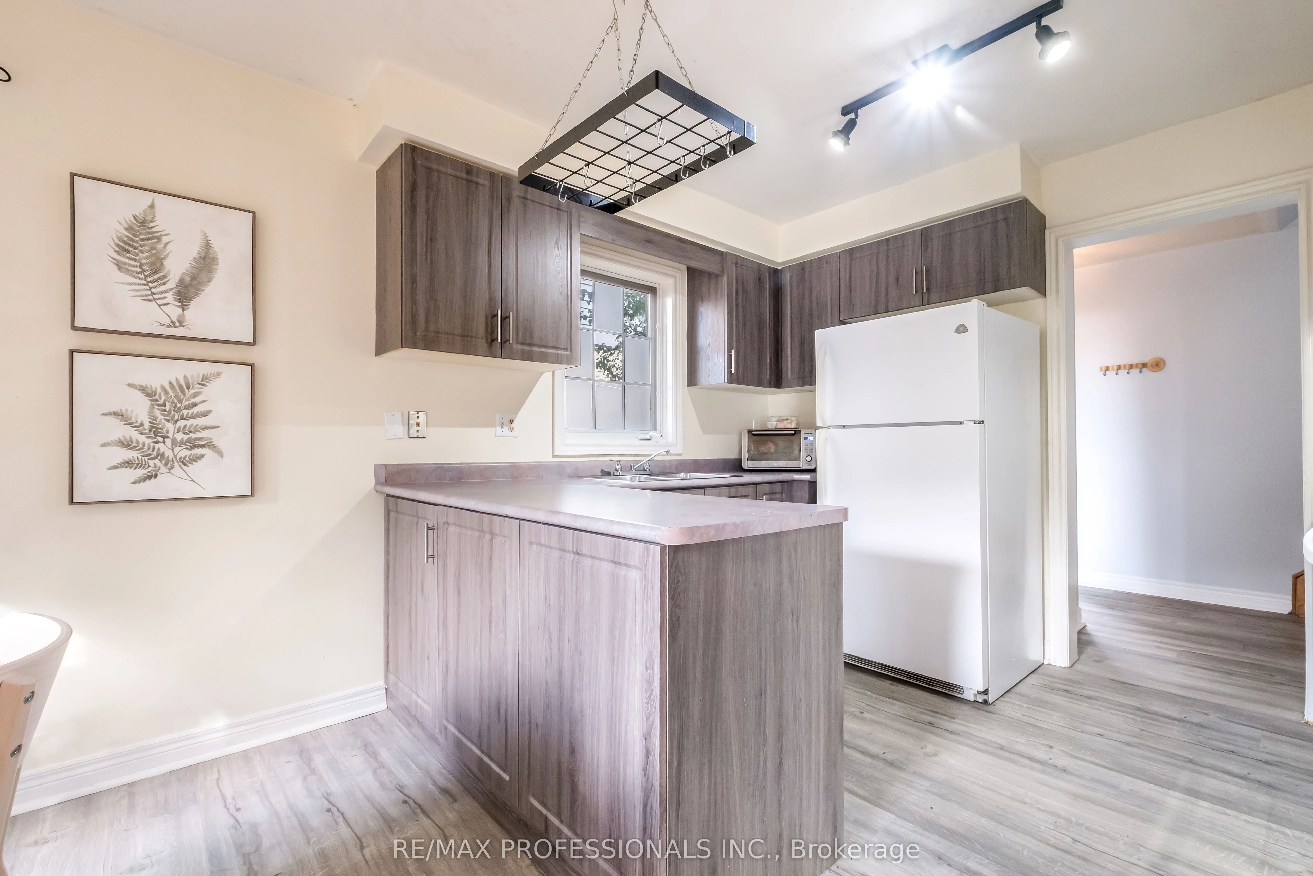 65 Hickorybush Avenue