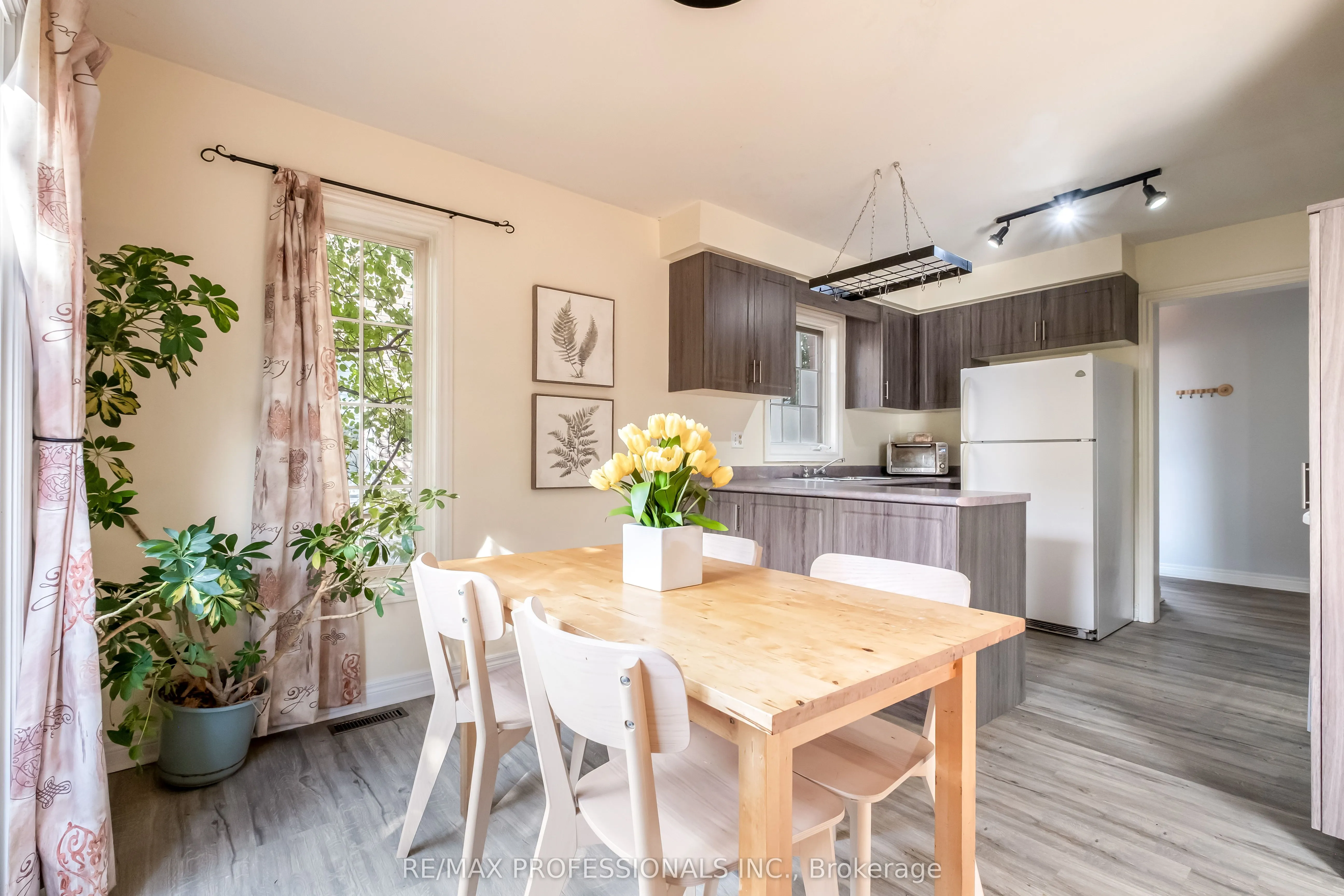 65 Hickorybush Avenue