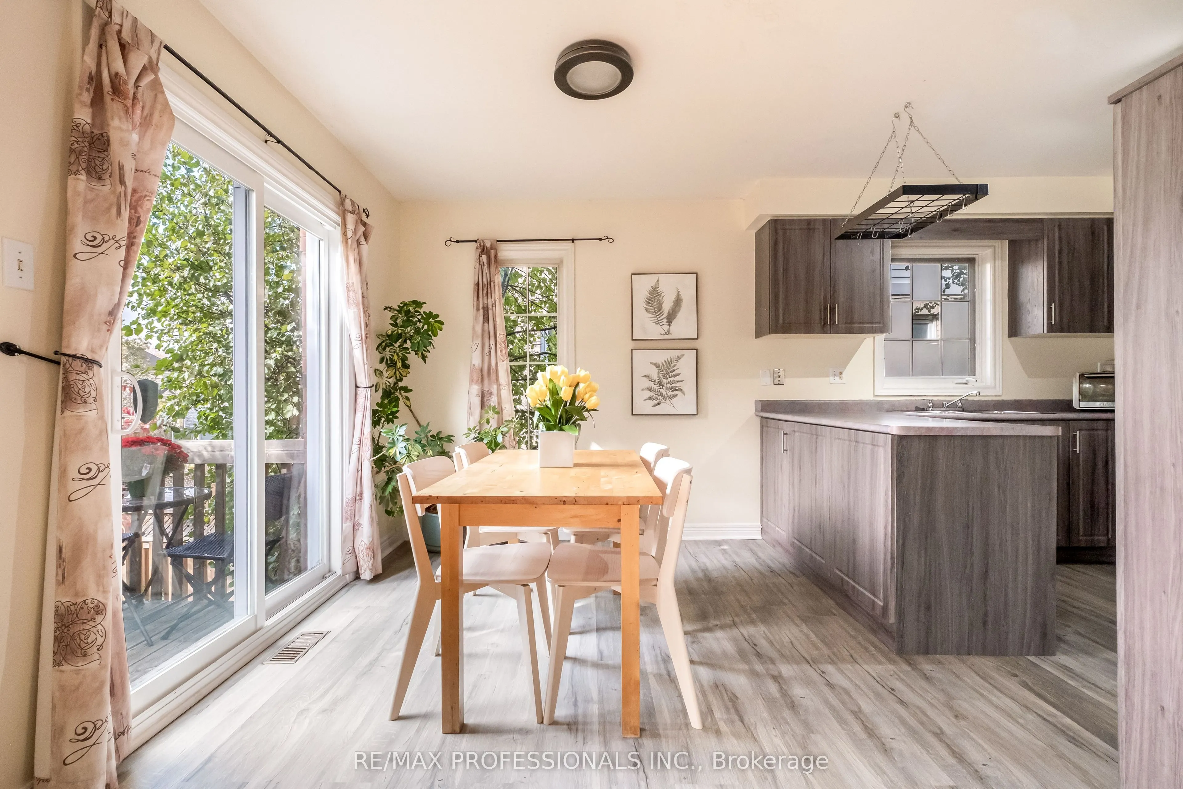 65 Hickorybush Avenue