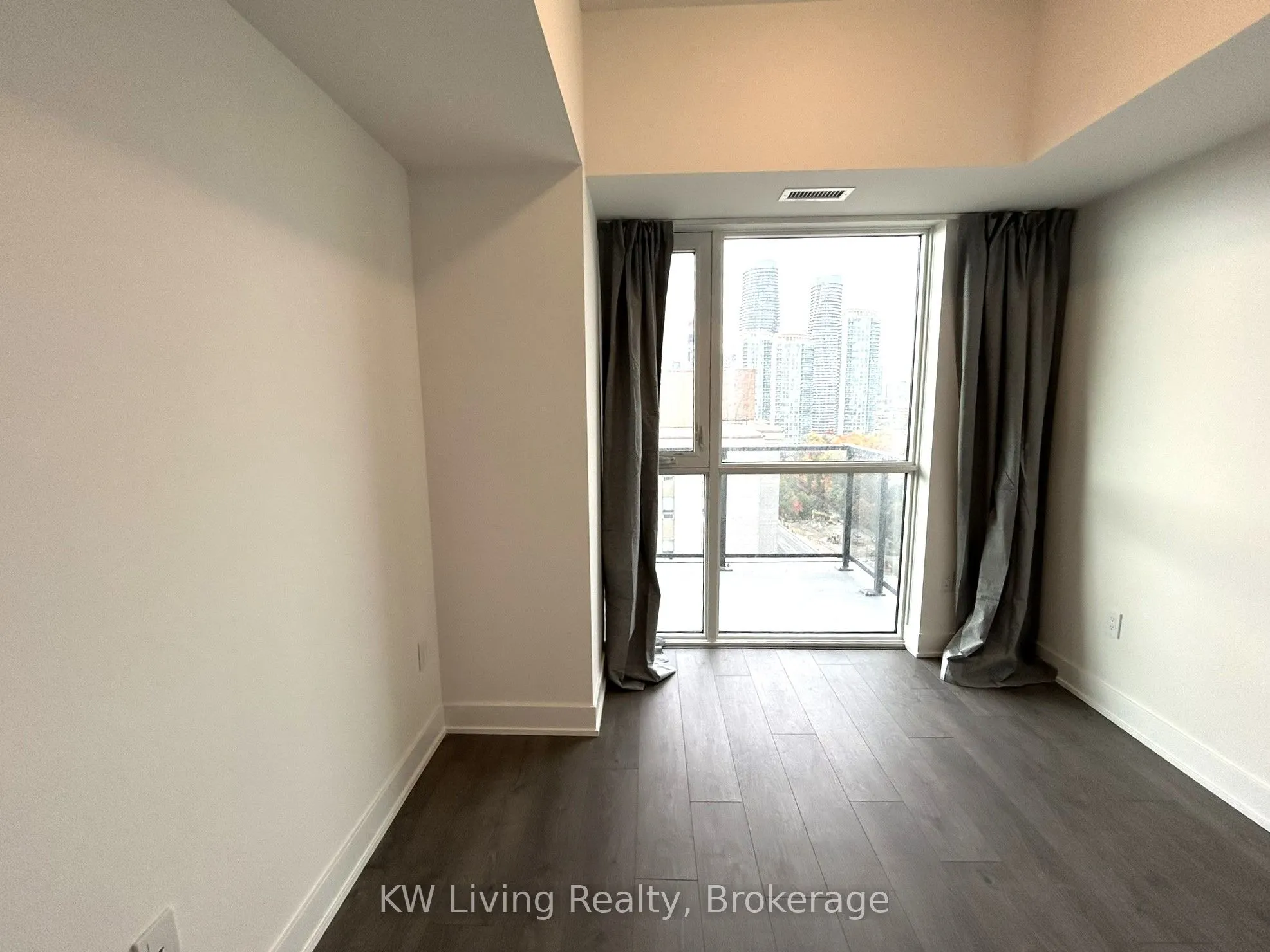 202 Burnhamthorpe Road E, #1703W