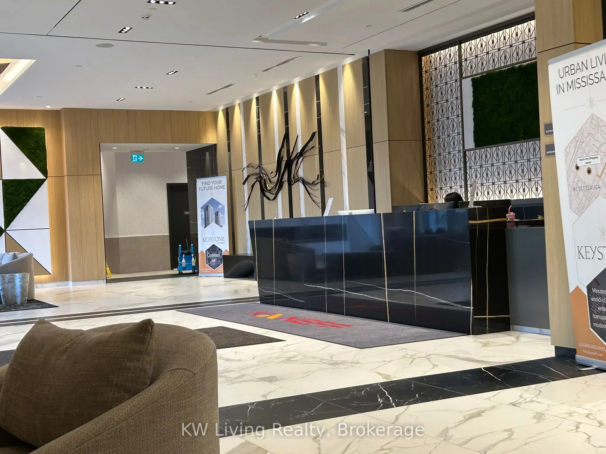 202 Burnhamthorpe Road E, #1703W