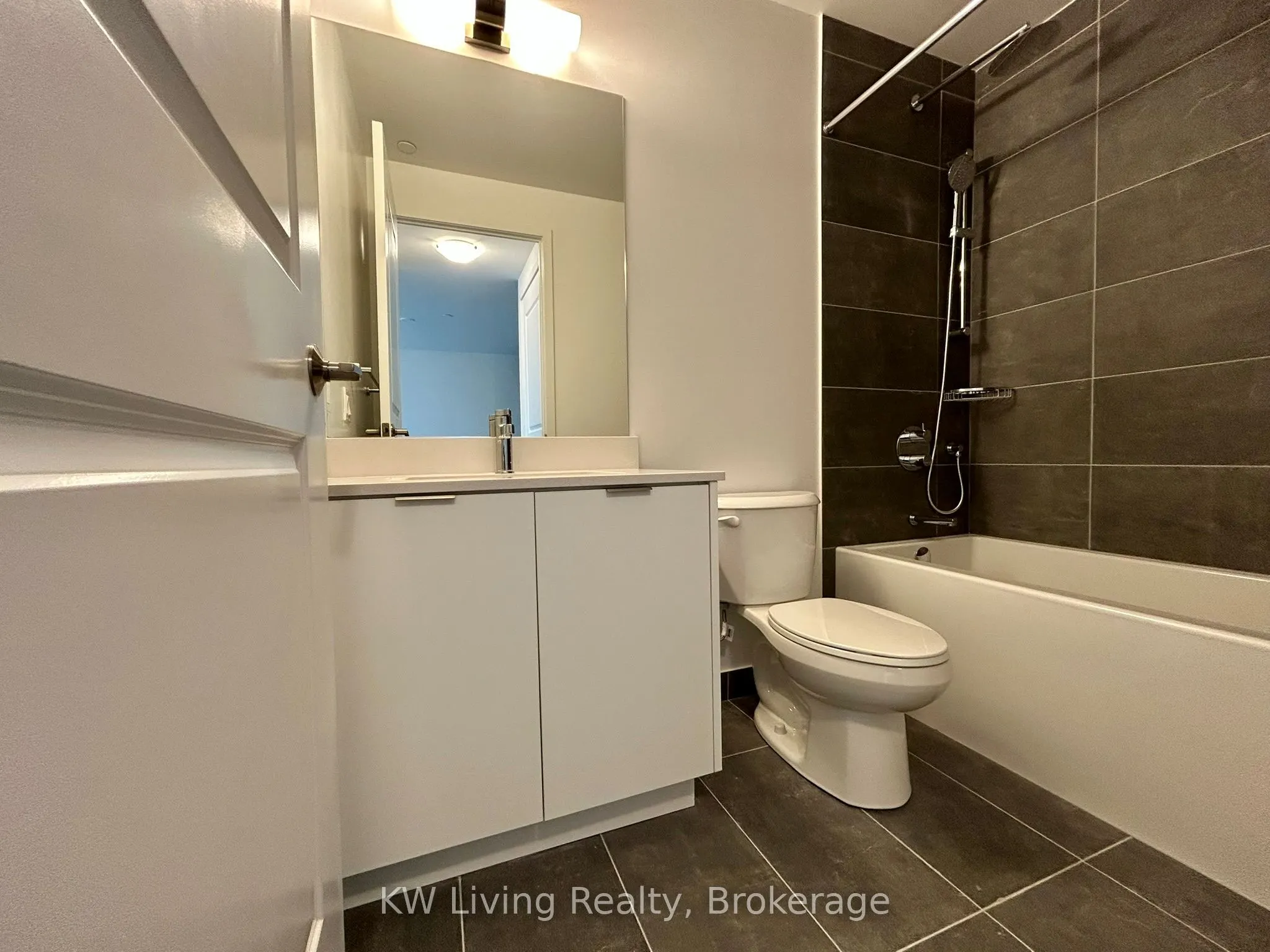 202 Burnhamthorpe Road E, #1703W