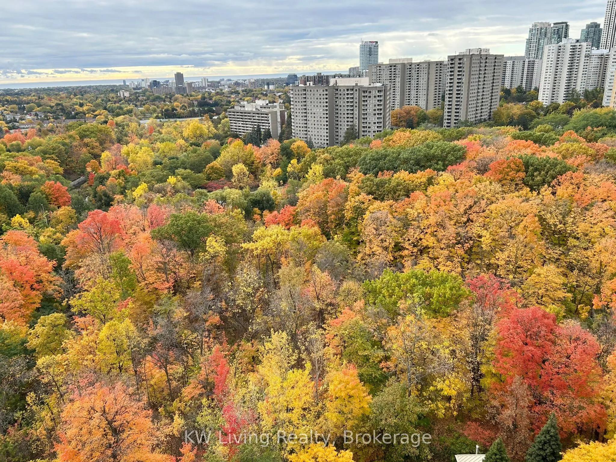 202 Burnhamthorpe Road E, #1703W