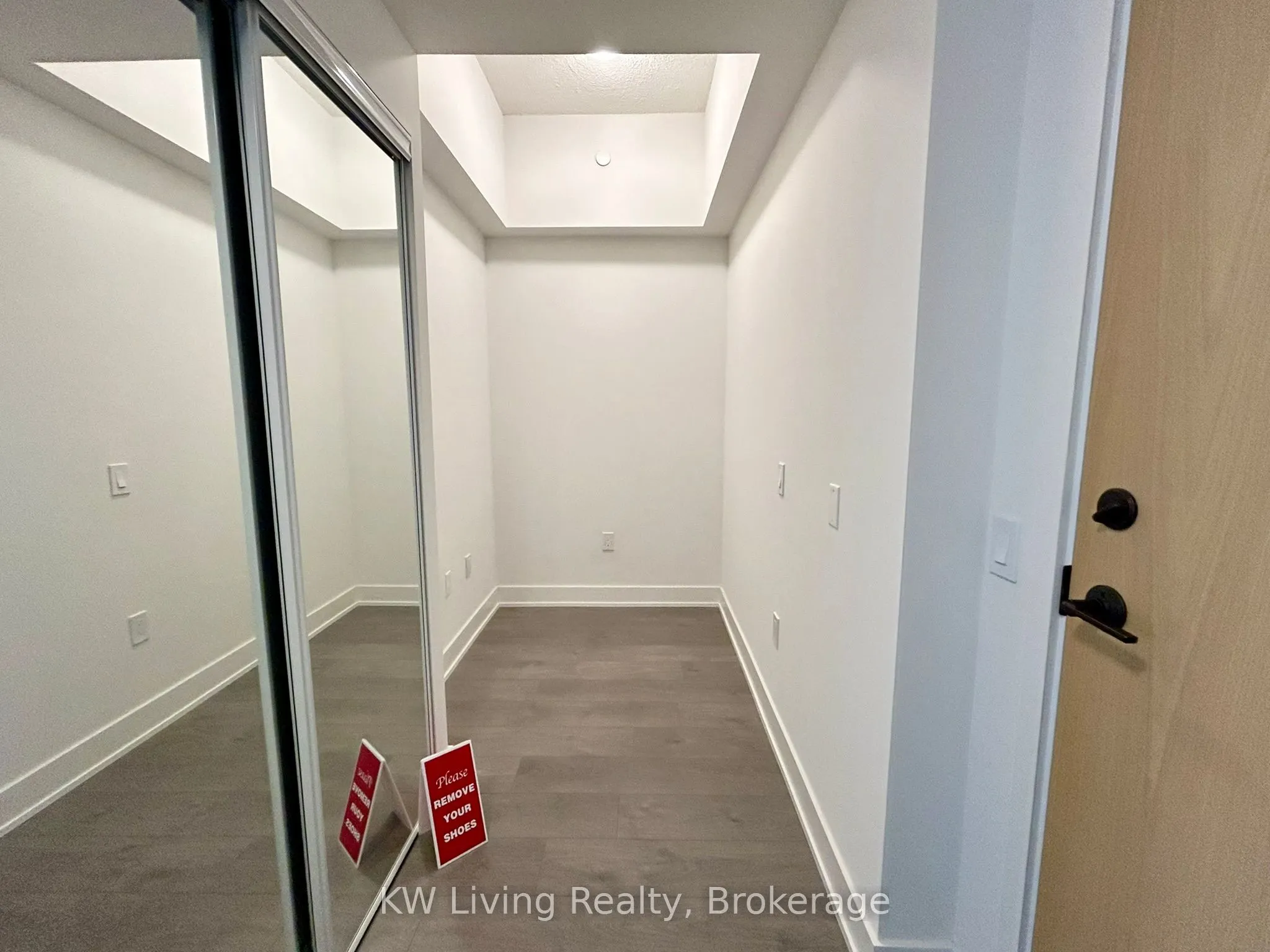 202 Burnhamthorpe Road E, #1703W