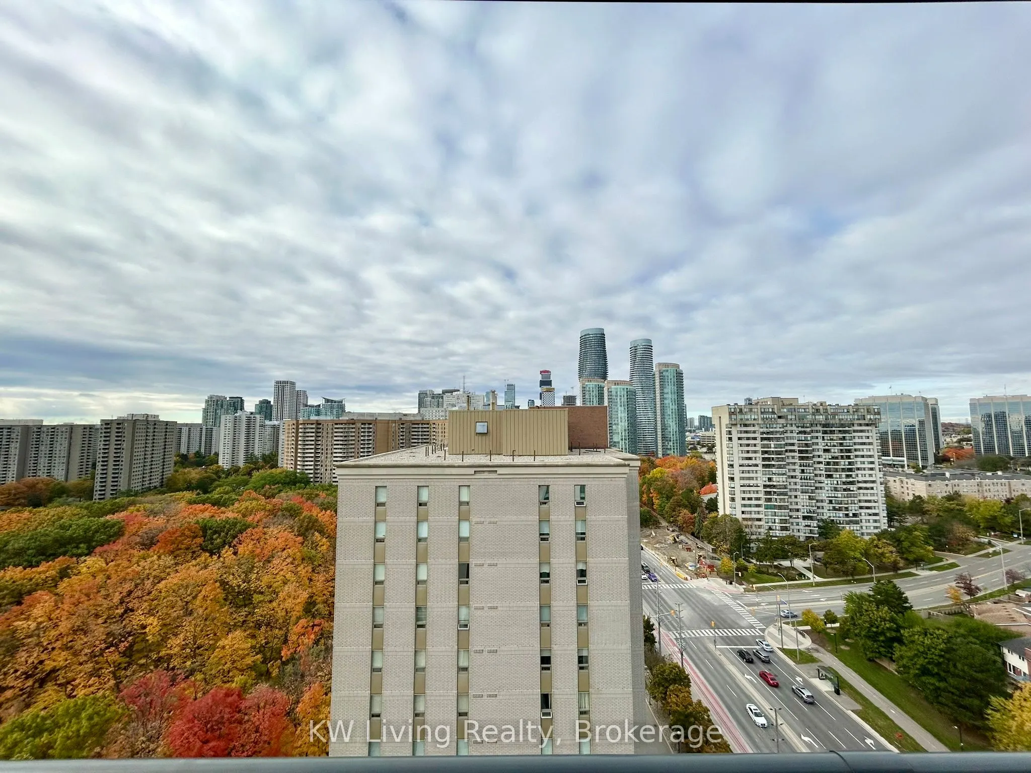 202 Burnhamthorpe Road E, #1703W