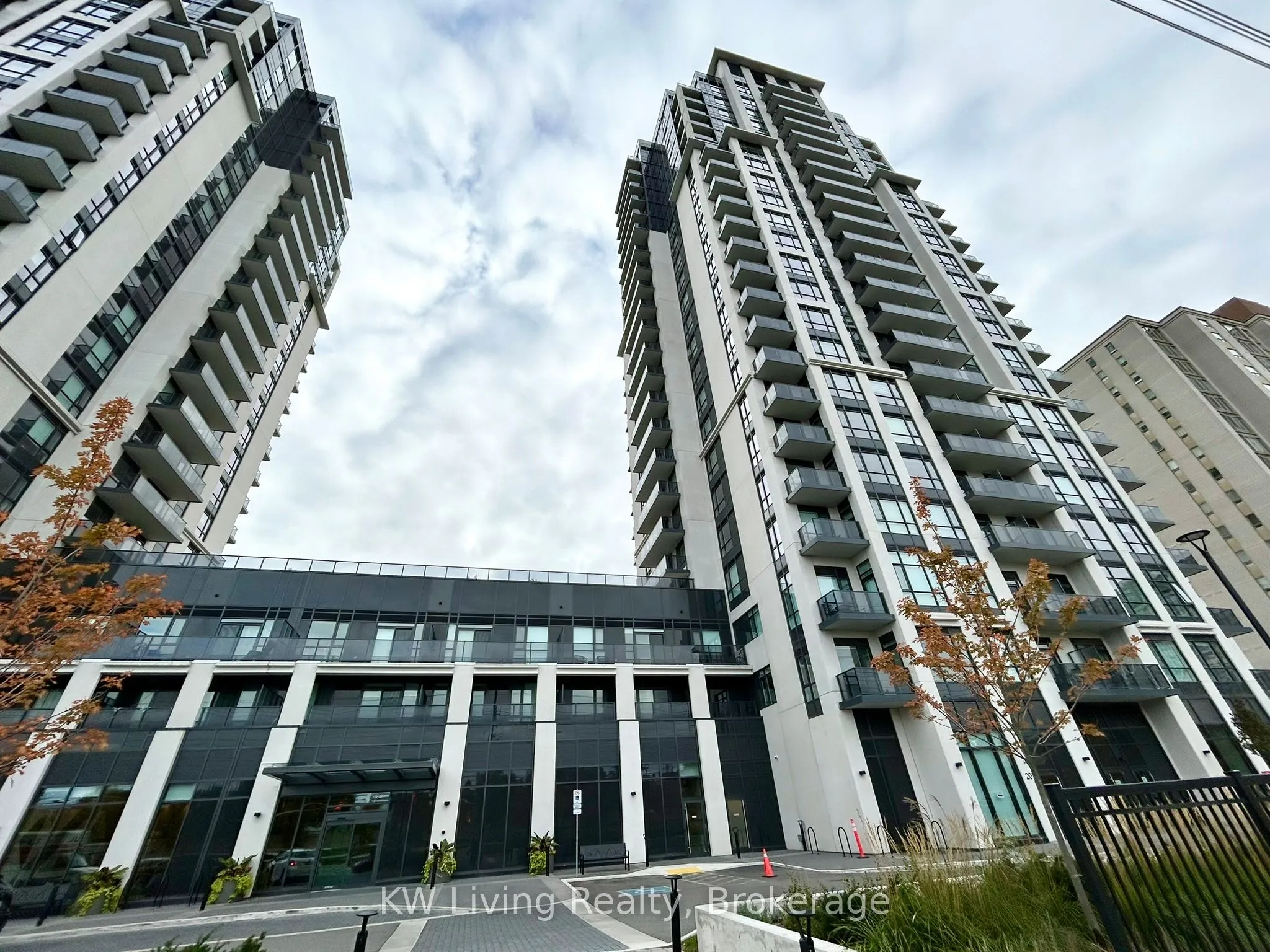 202 Burnhamthorpe Road E, #1703W