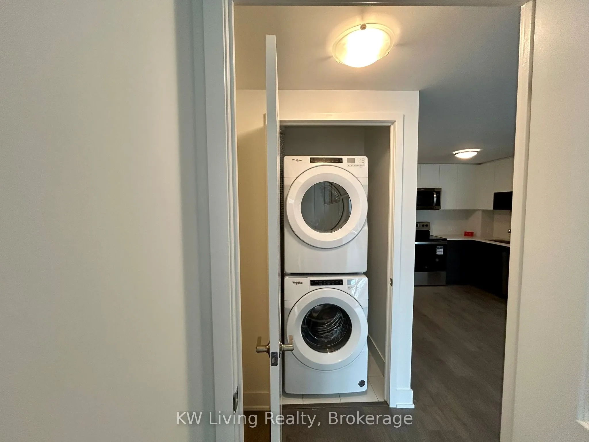 202 Burnhamthorpe Road E, #1703W