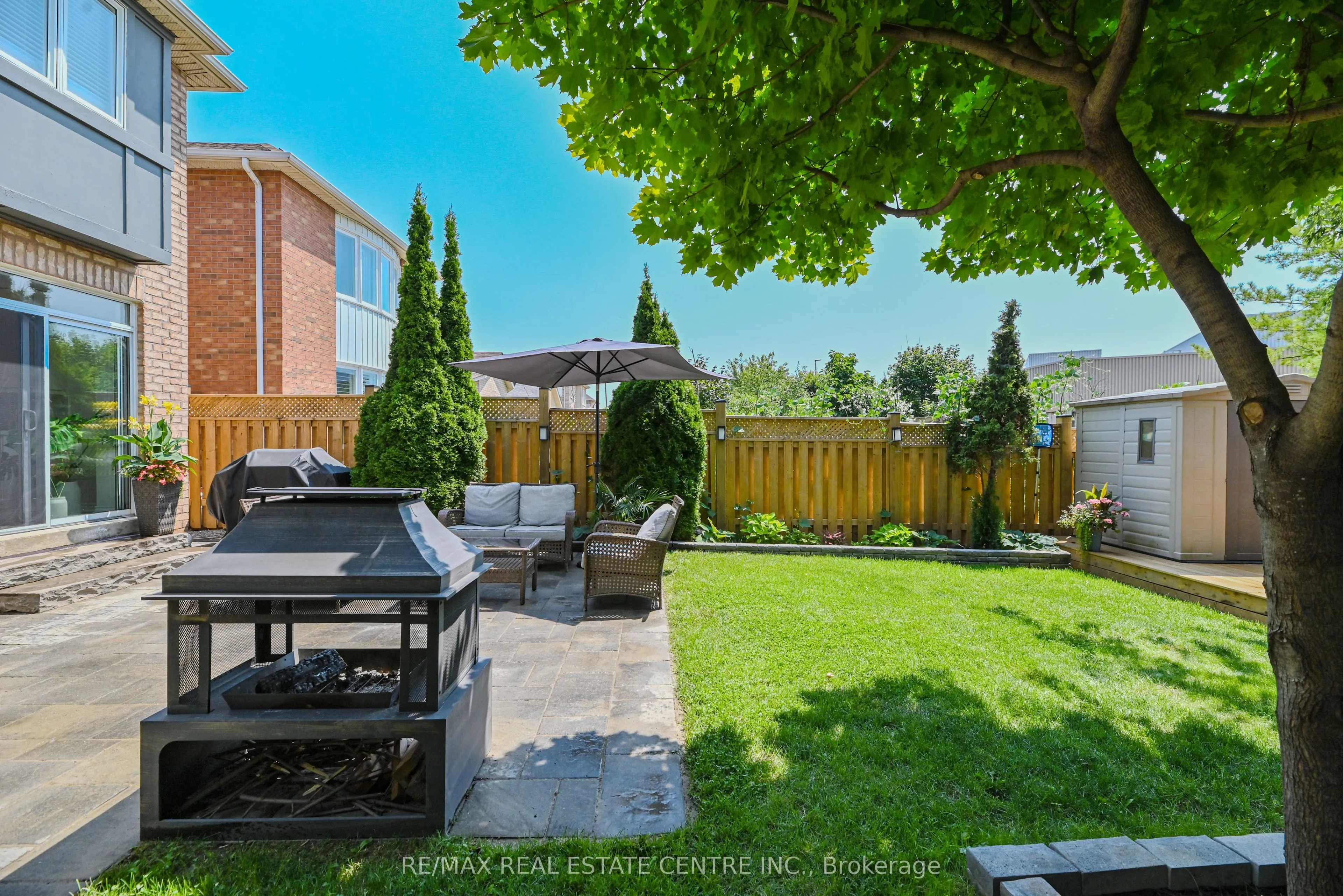 2498 Longridge Crescent