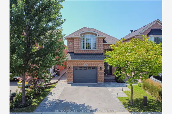 2498 Longridge Crescent