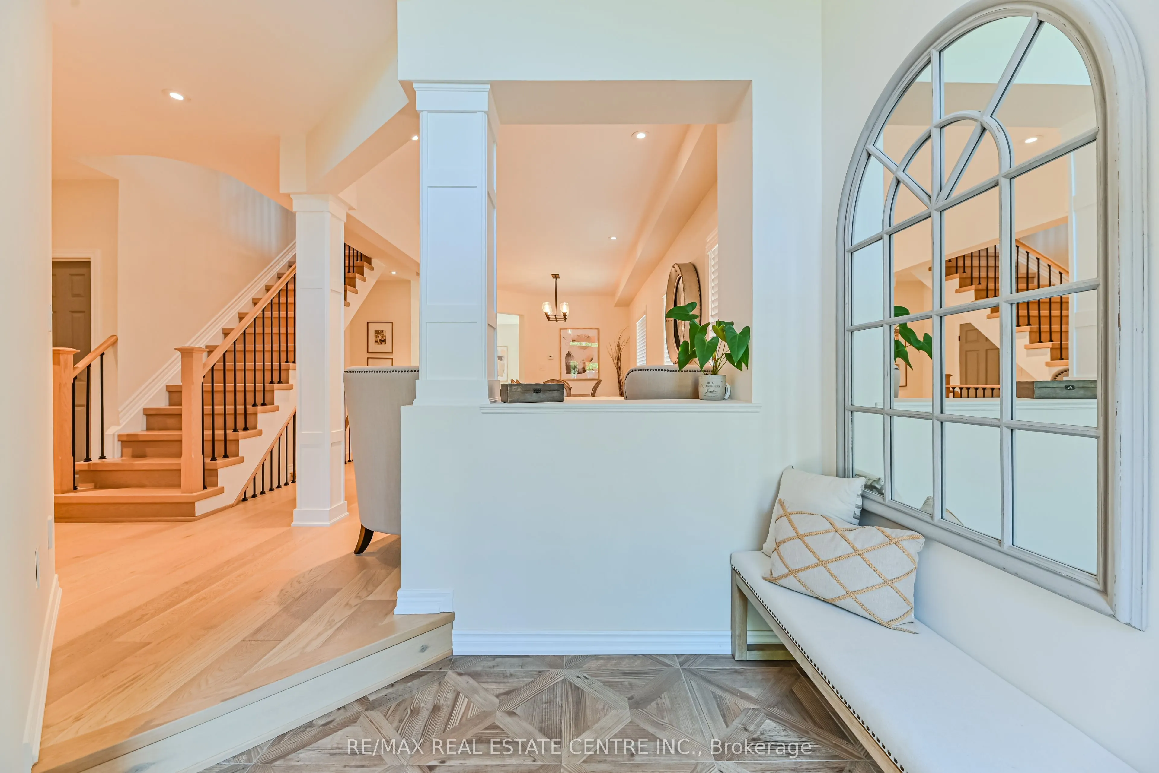 2498 Longridge Crescent